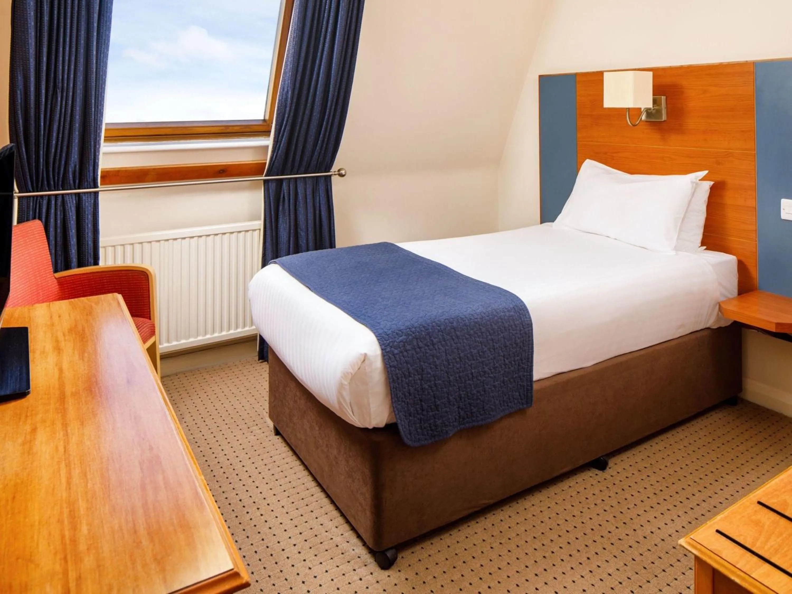 Bedroom, Bed in Mercure Bolton Georgian House Hotel