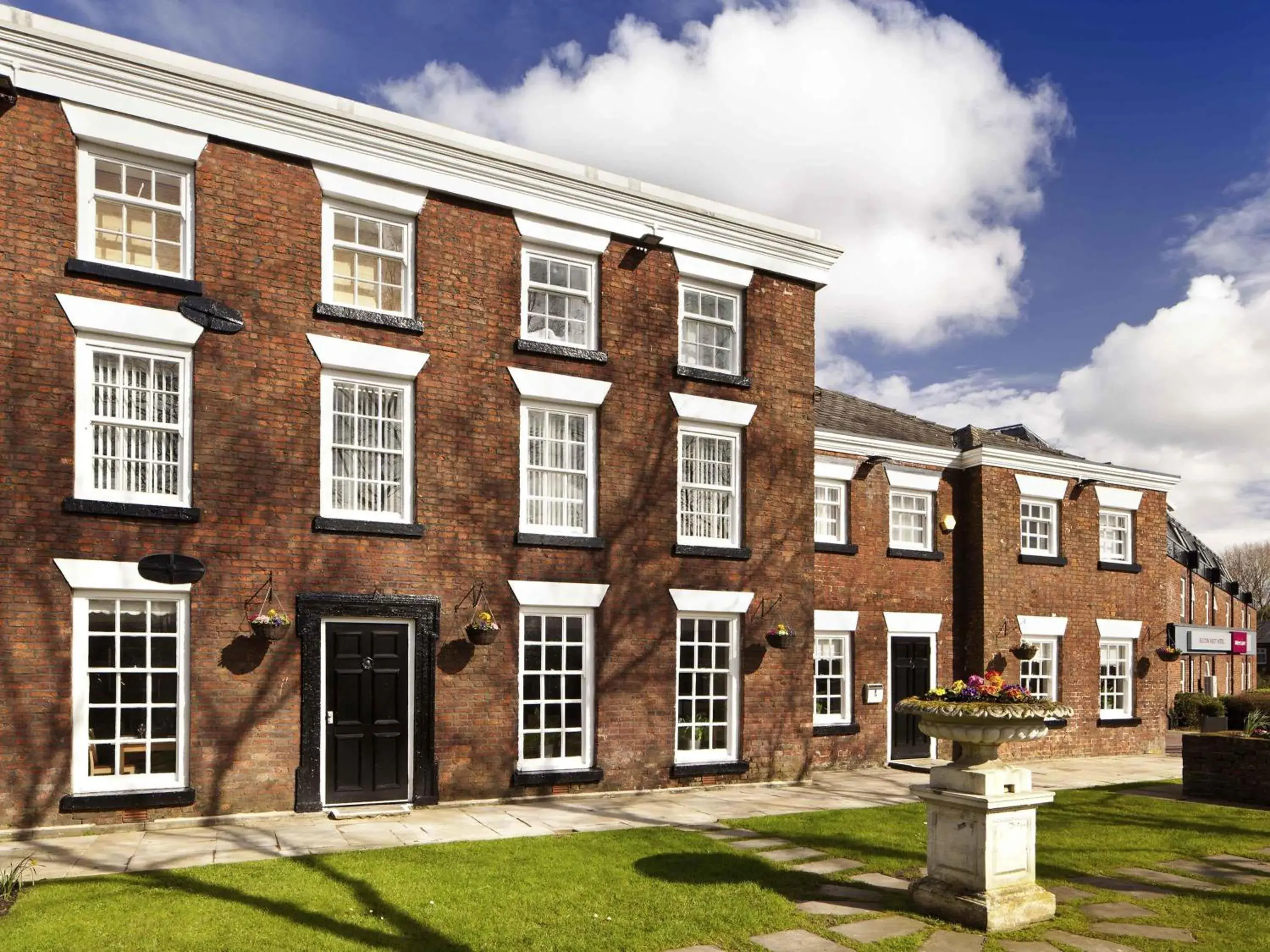 Property building in Mercure Bolton Georgian House Hotel Property building in Mercure Bolton Georgian House Hotel