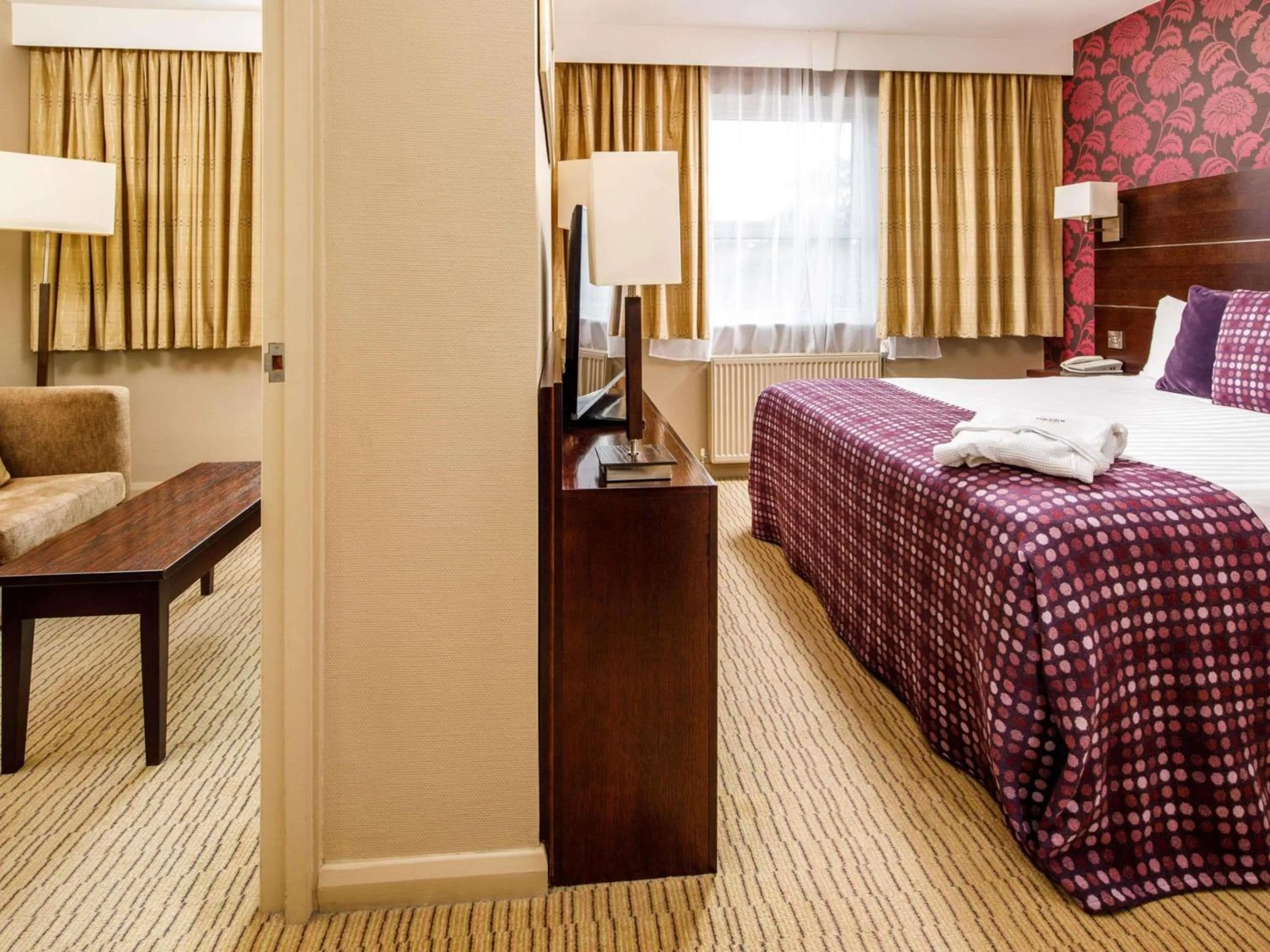 Bedroom, Bed in Mercure Bolton Georgian House Hotel