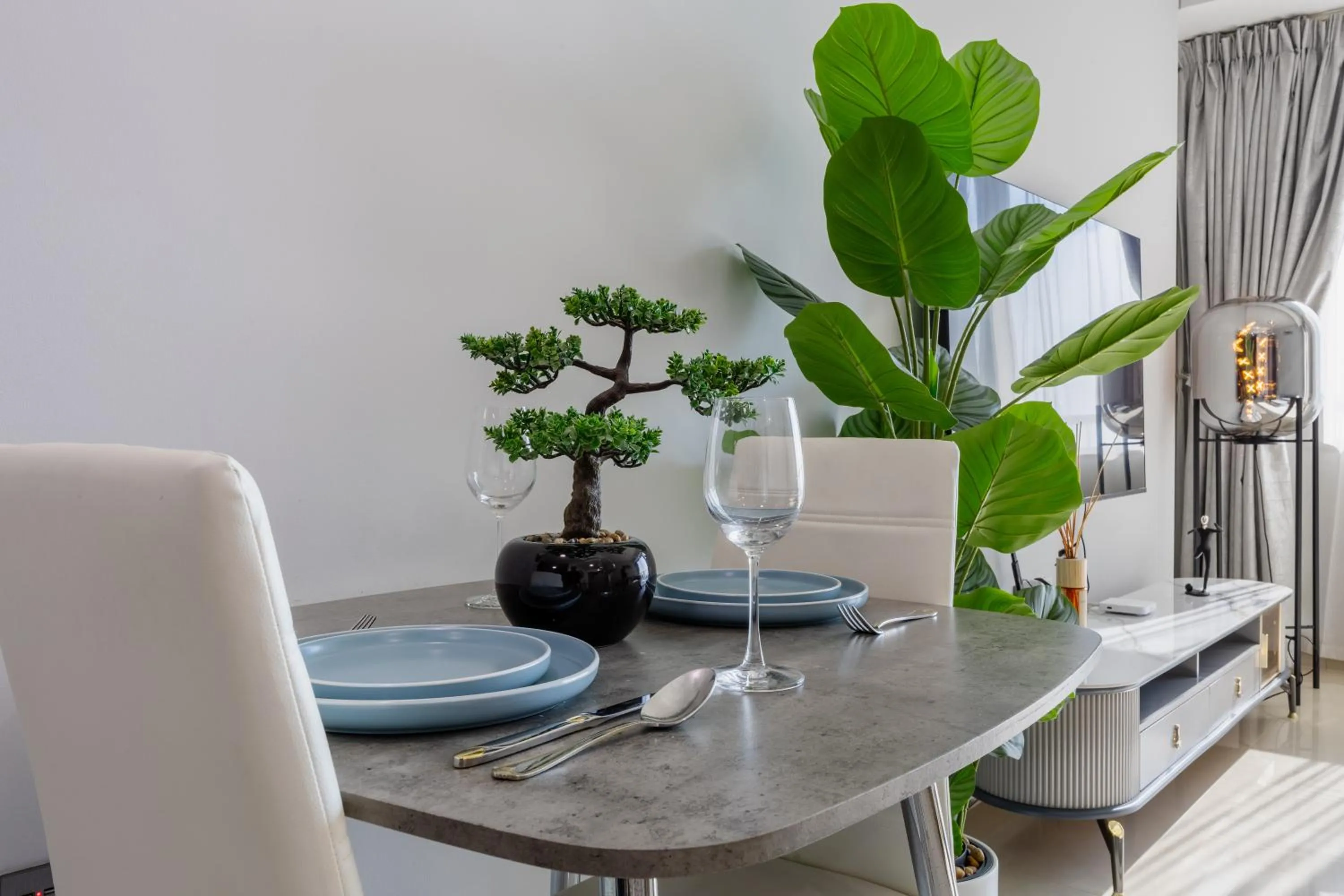 Dining area in Vacationer Holiday Homes I Gorgeous One Bedroom I Ocean Heights