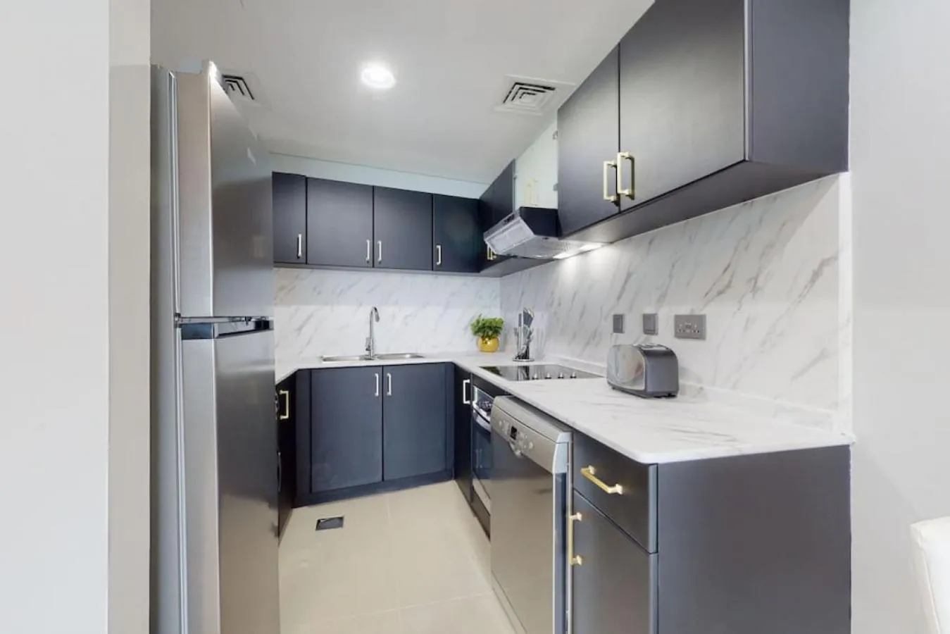 Kitchen or kitchenette in Vacationer Holiday Homes I Gorgeous One Bedroom I Ocean Heights