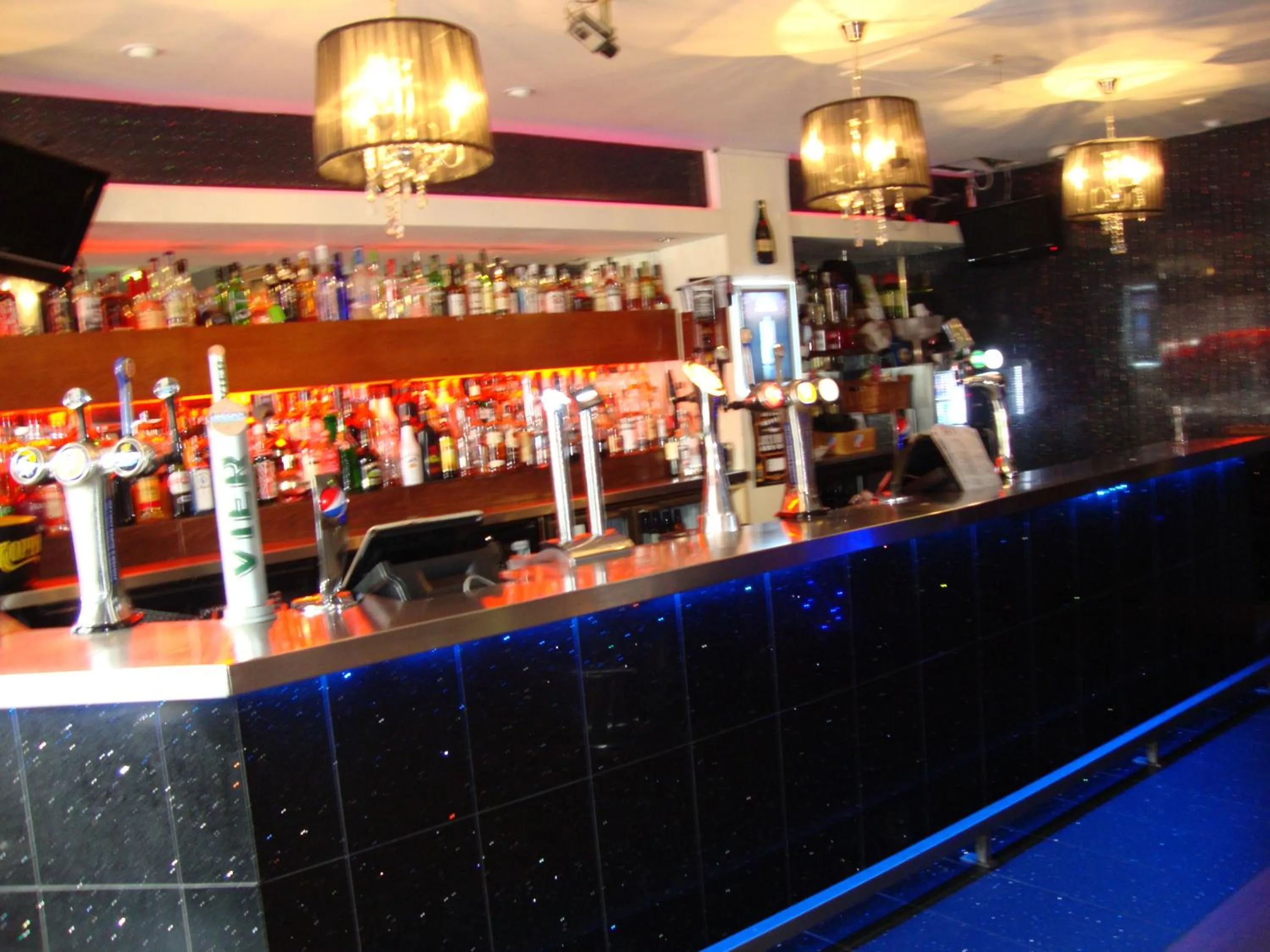 Restaurant/places to eat in Whites Hotel