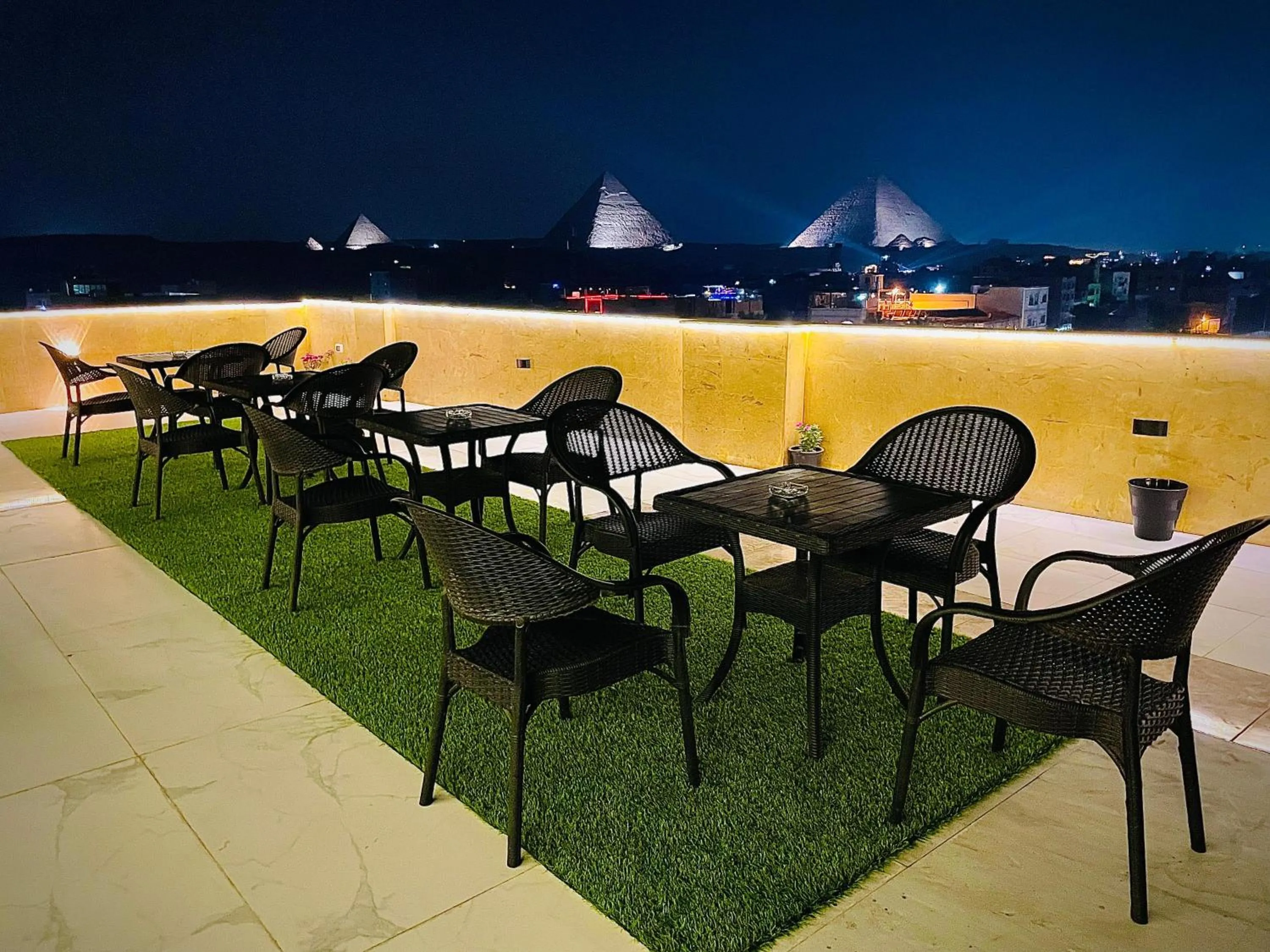 Night in Palm Pyramids View INN