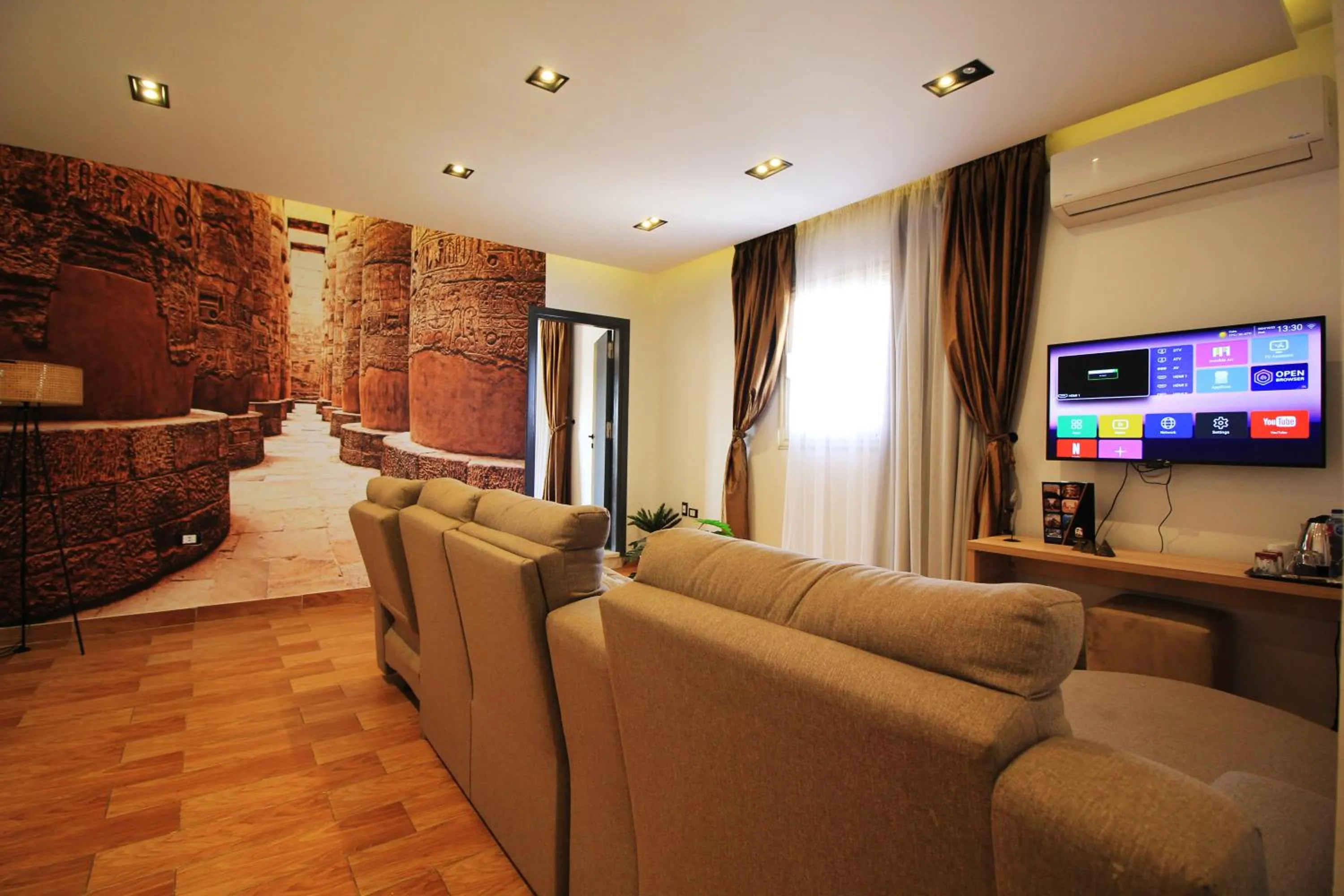 TV and multimedia in Palm Pyramids View INN