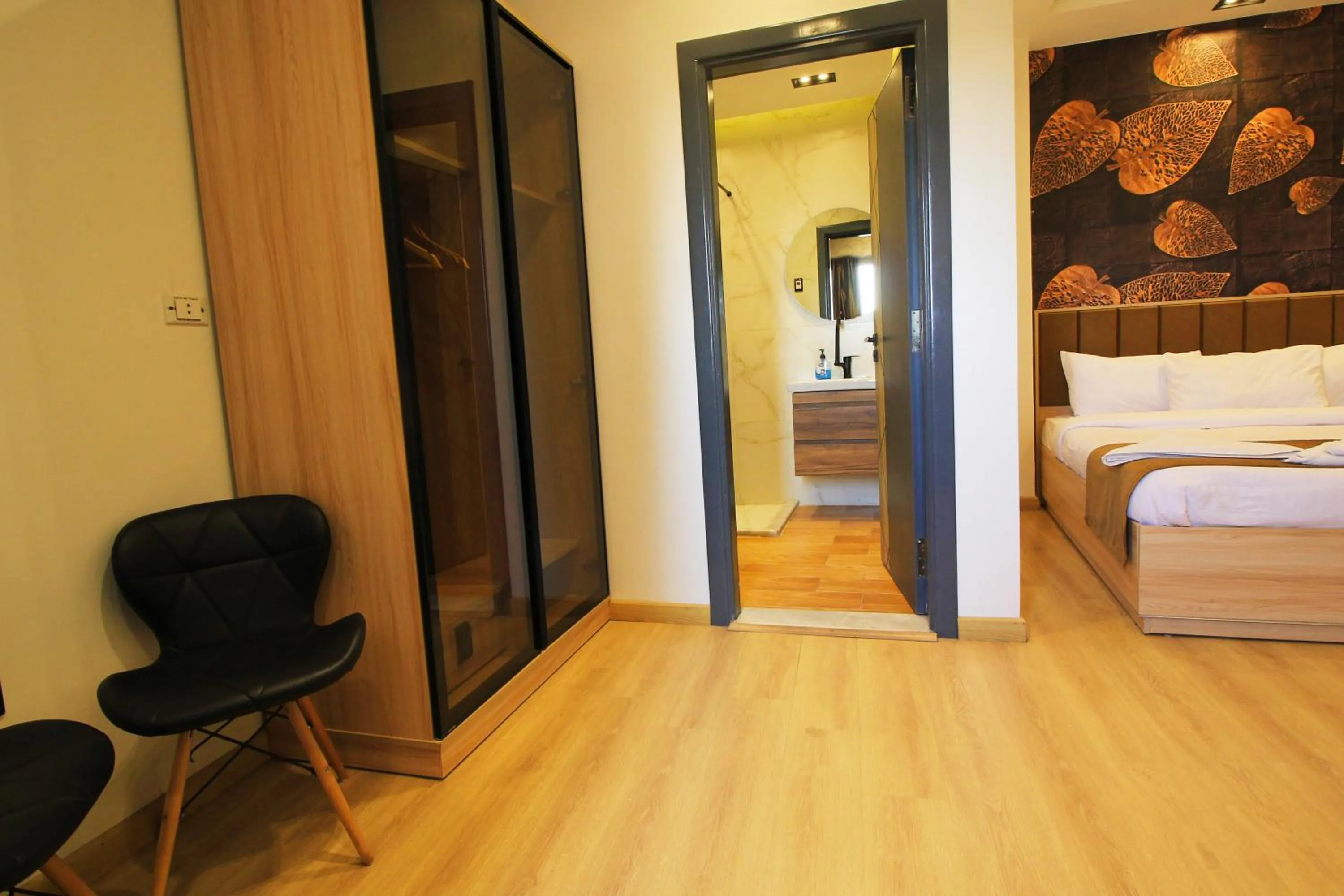 Bathroom, Bed in Palm Pyramids View INN