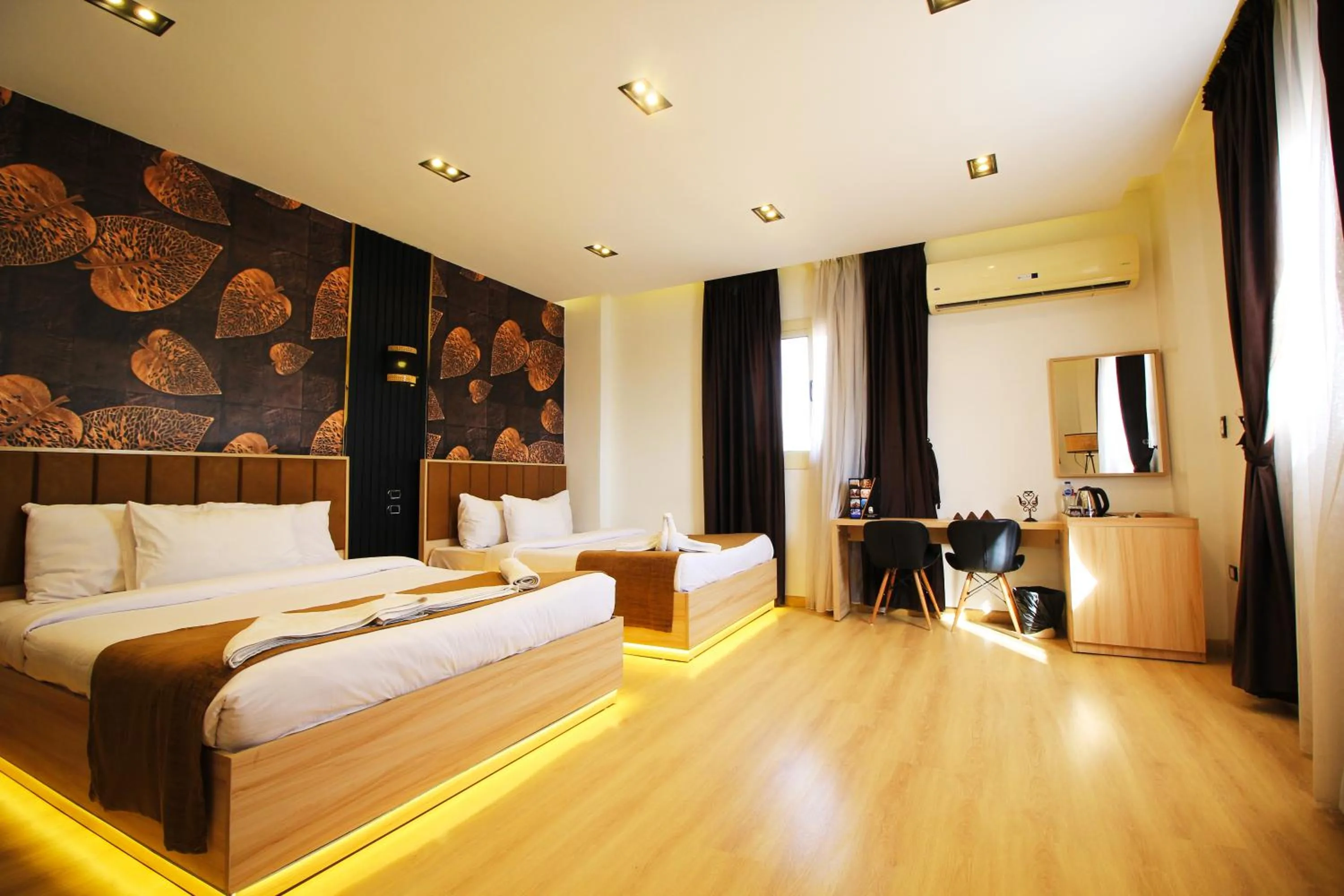 Bedroom, Bed in Palm Pyramids View INN