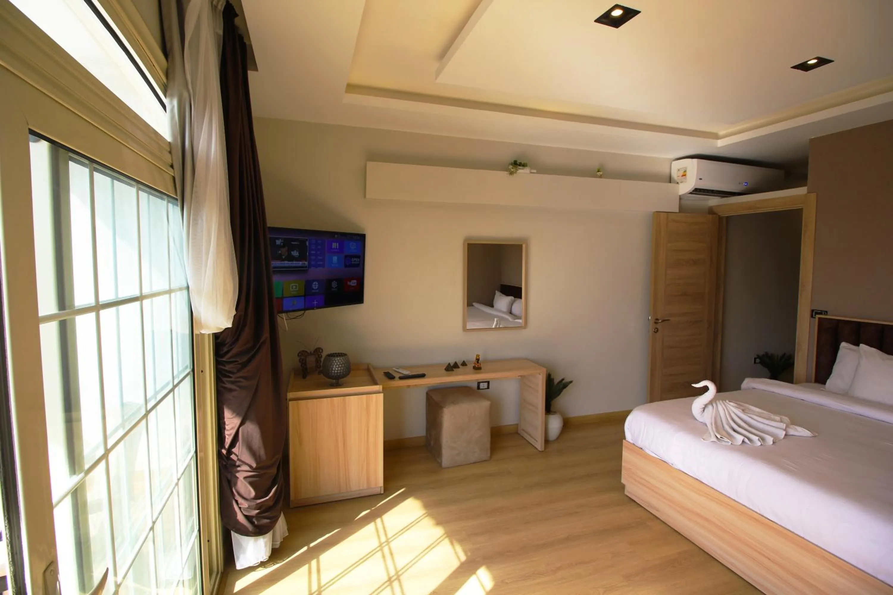 TV and multimedia, Bed in Palm Pyramids View INN