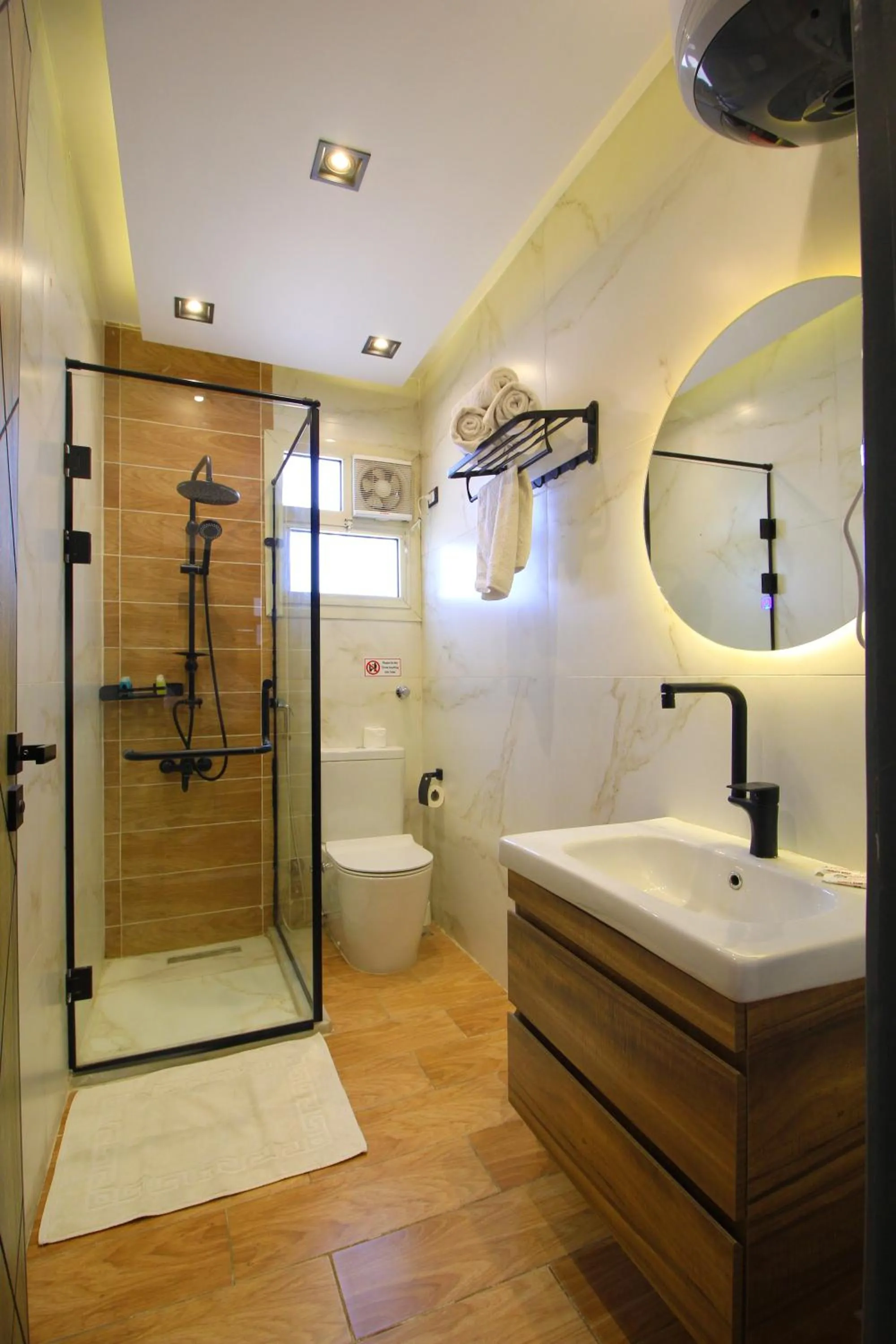 Bathroom in Palm Pyramids View INN