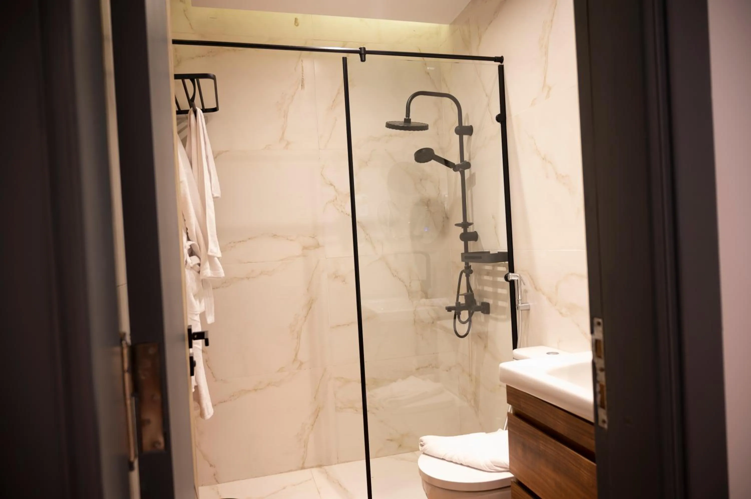 Shower in Palm Pyramids View INN