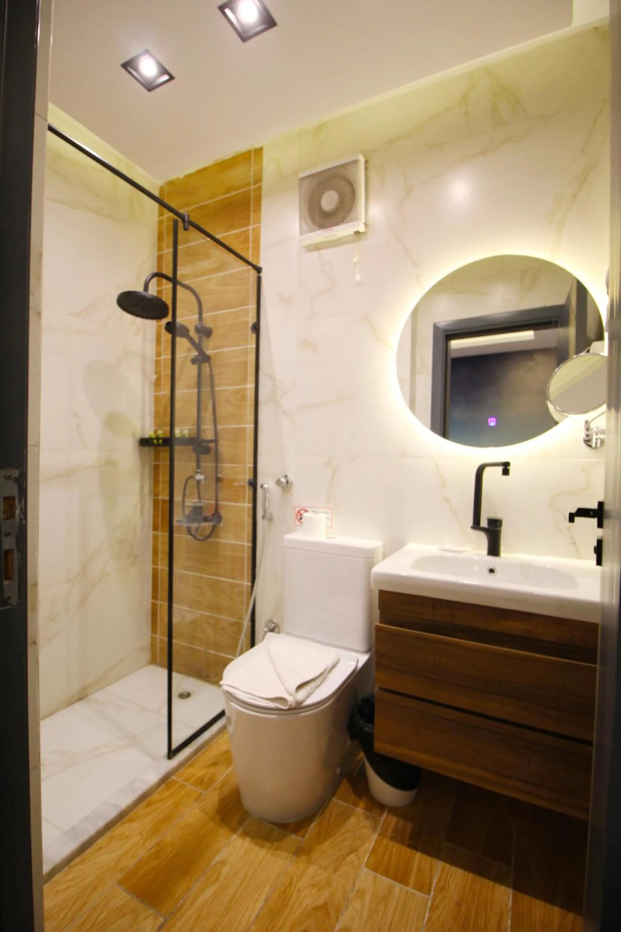 Bathroom in Palm Pyramids View INN