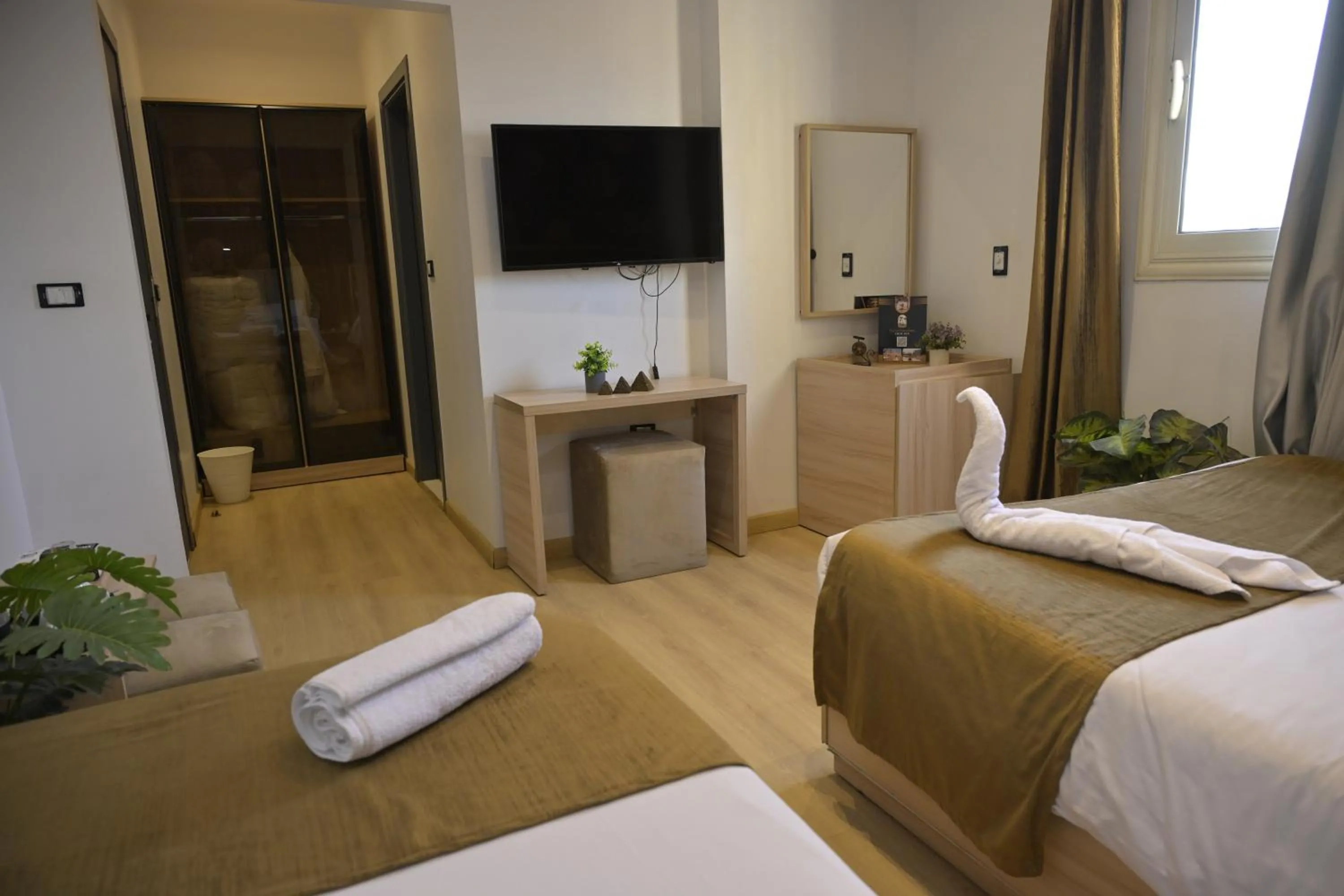 Photo of the whole room, Bed in Palm Pyramids View INN