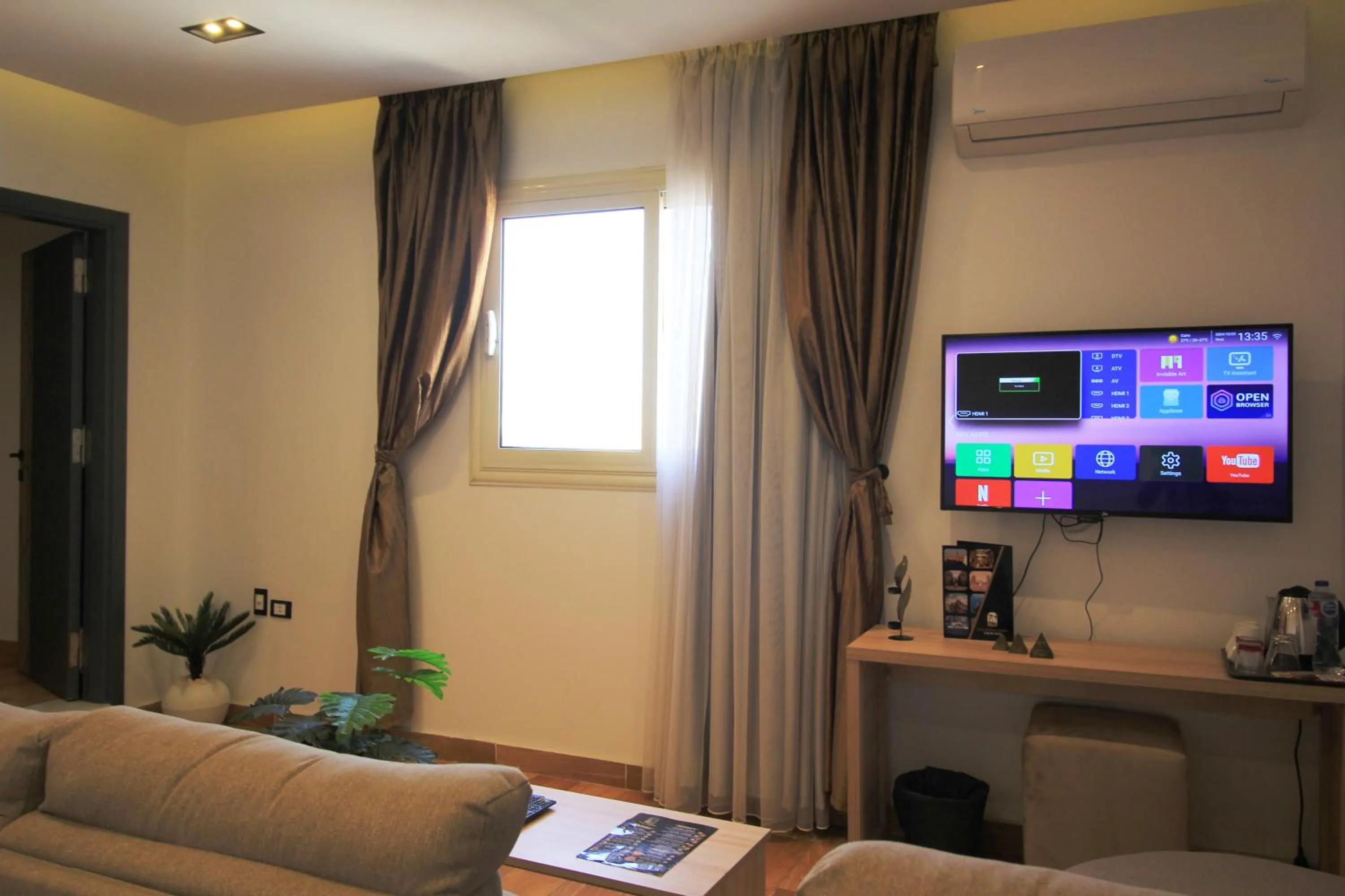 TV and multimedia in Palm Pyramids View INN