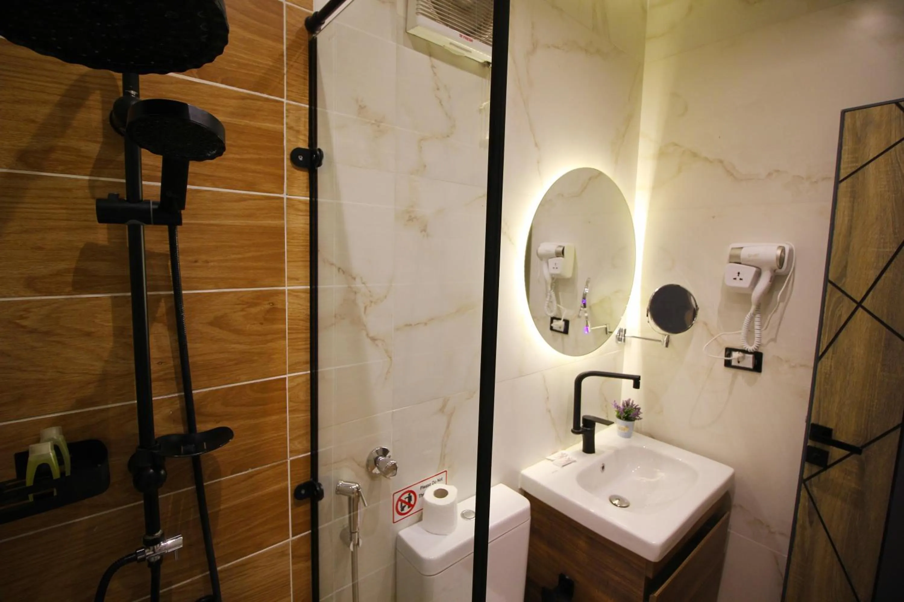 Bathroom in Palm Pyramids View INN