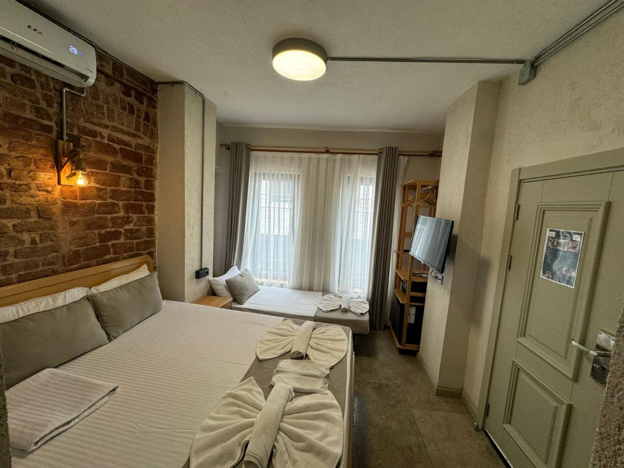 Bed in Elegance House Hotel