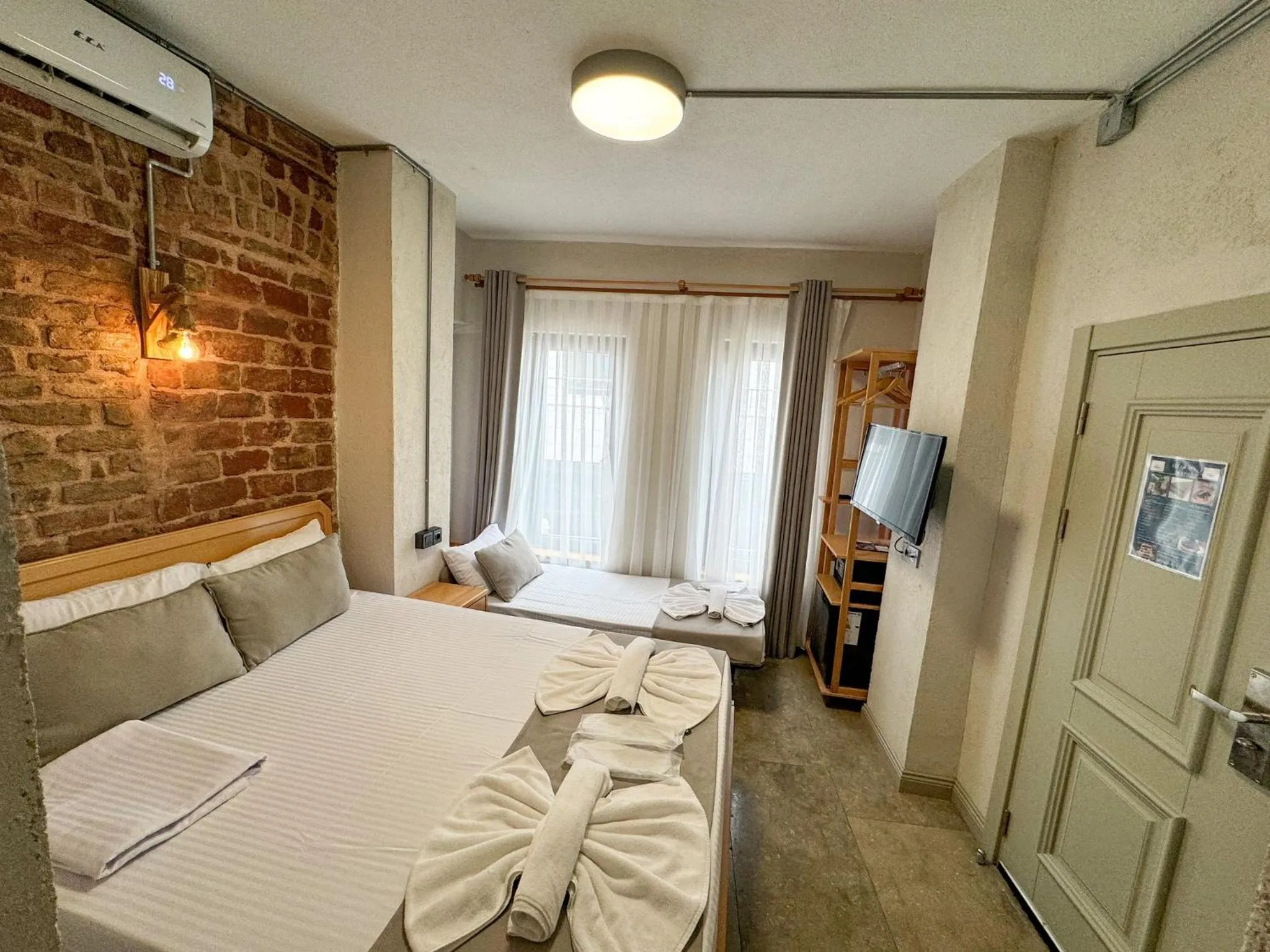 Bed in Elegance House Hotel