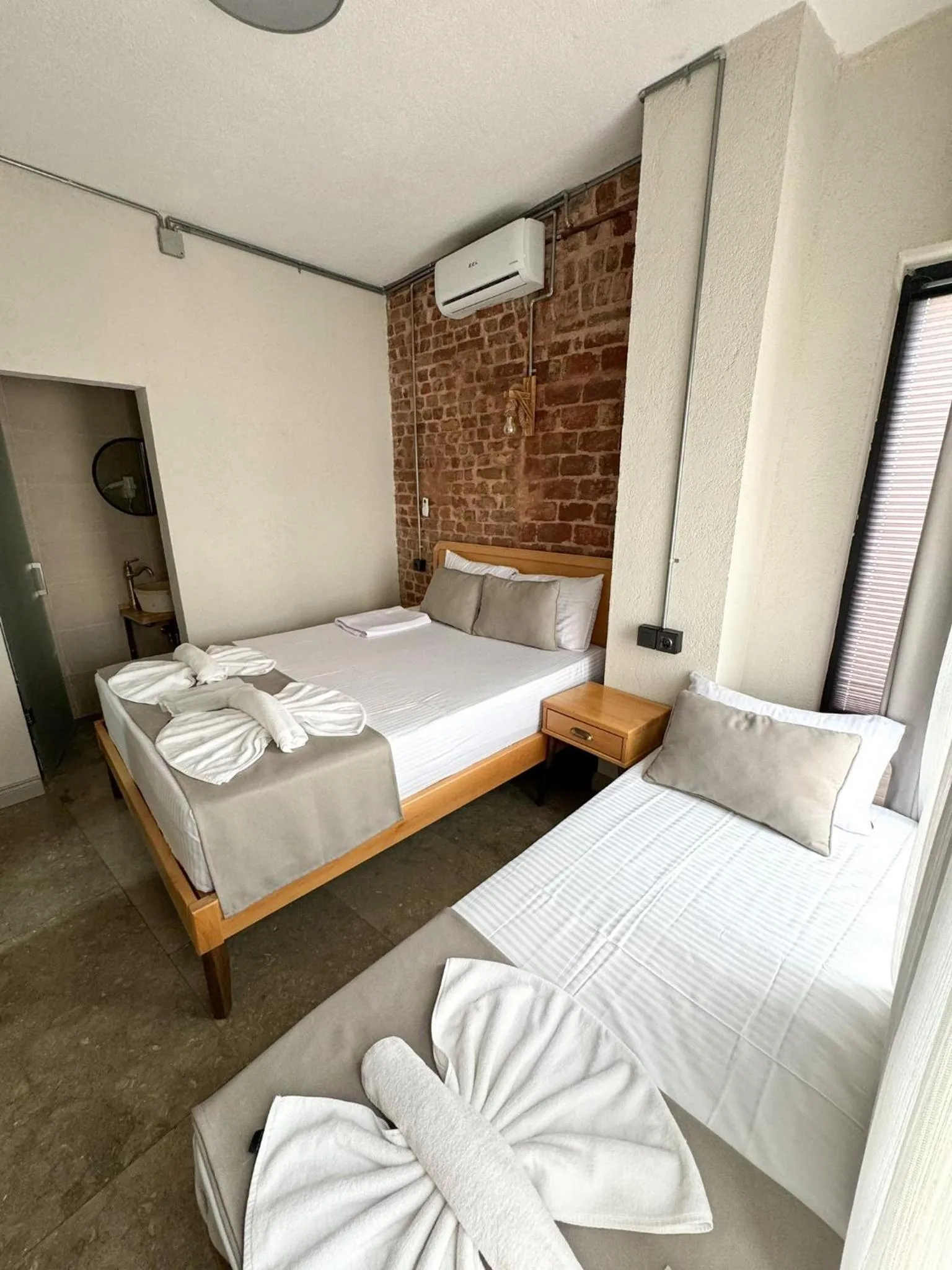 Bed in Elegance House Hotel