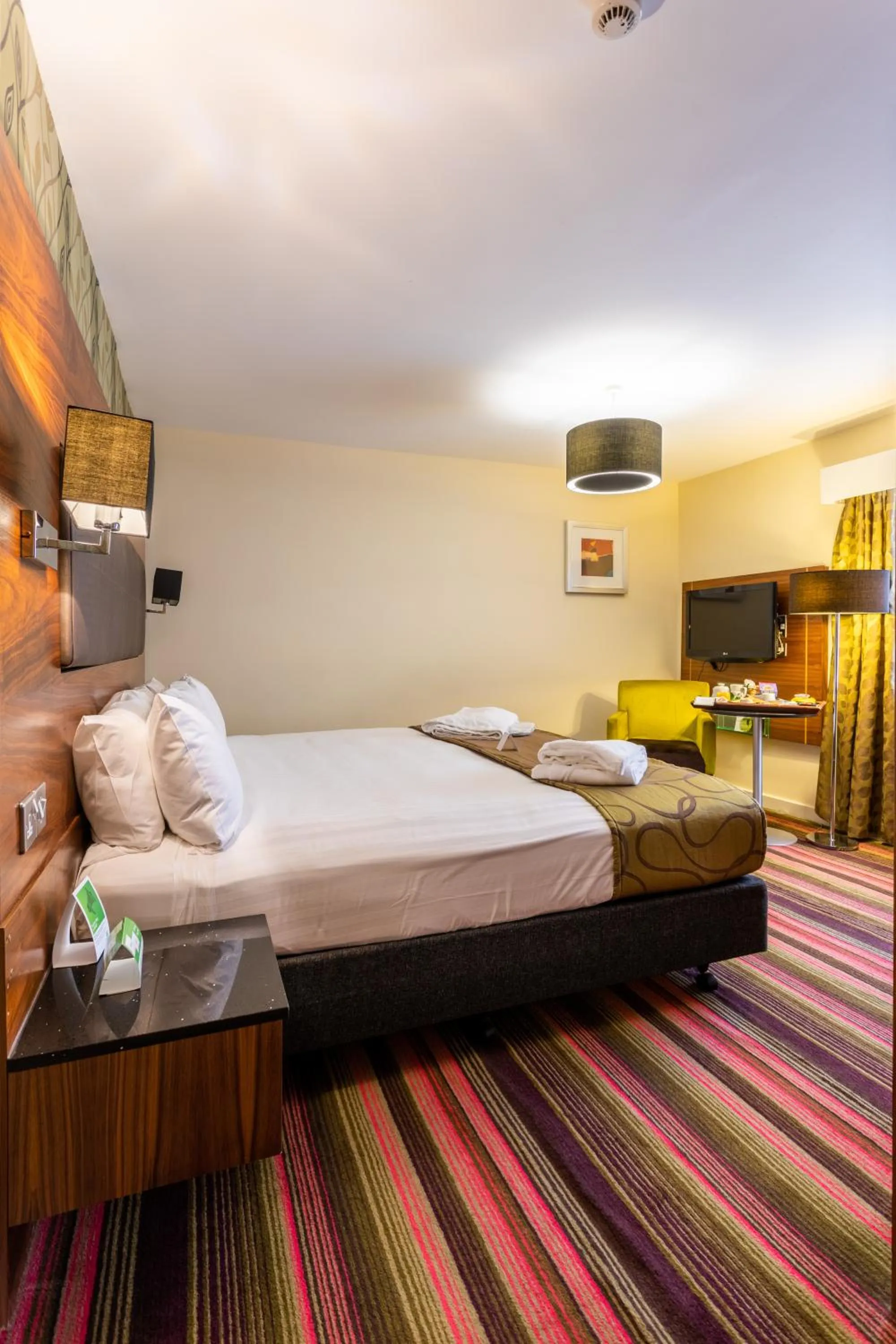 Bed in Holiday Inn Newcastle-Jesmond by IHG