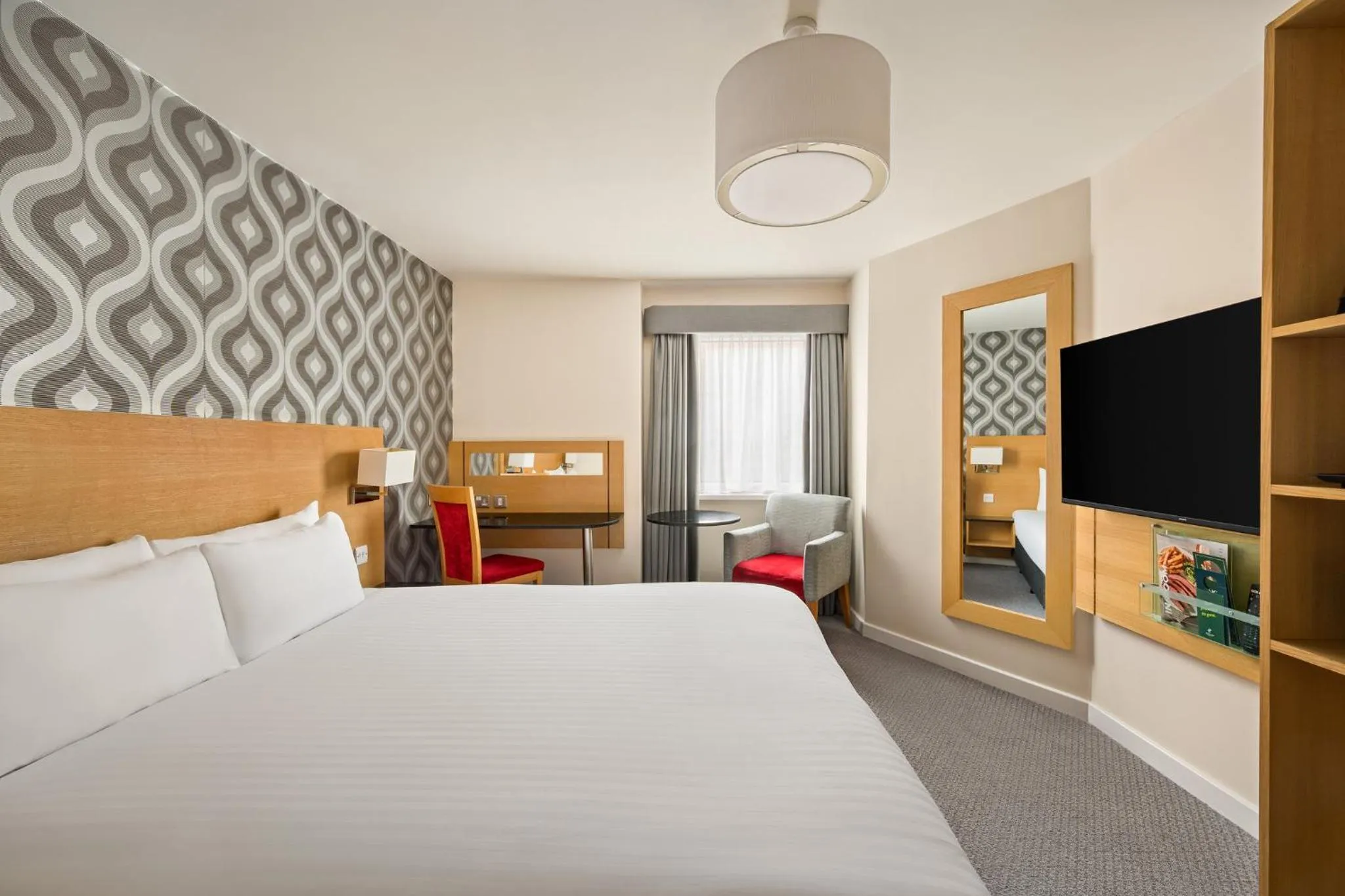 Photo of the whole room, Bed in Holiday Inn Newcastle-Jesmond by IHG