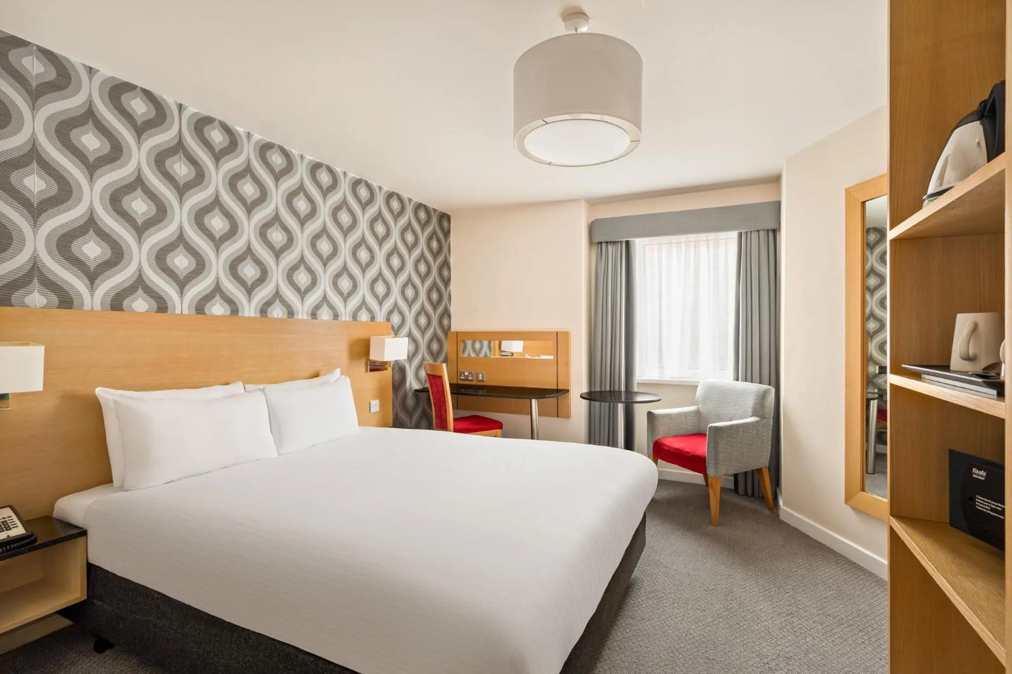 Photo of the whole room, Bed in Holiday Inn Newcastle-Jesmond by IHG