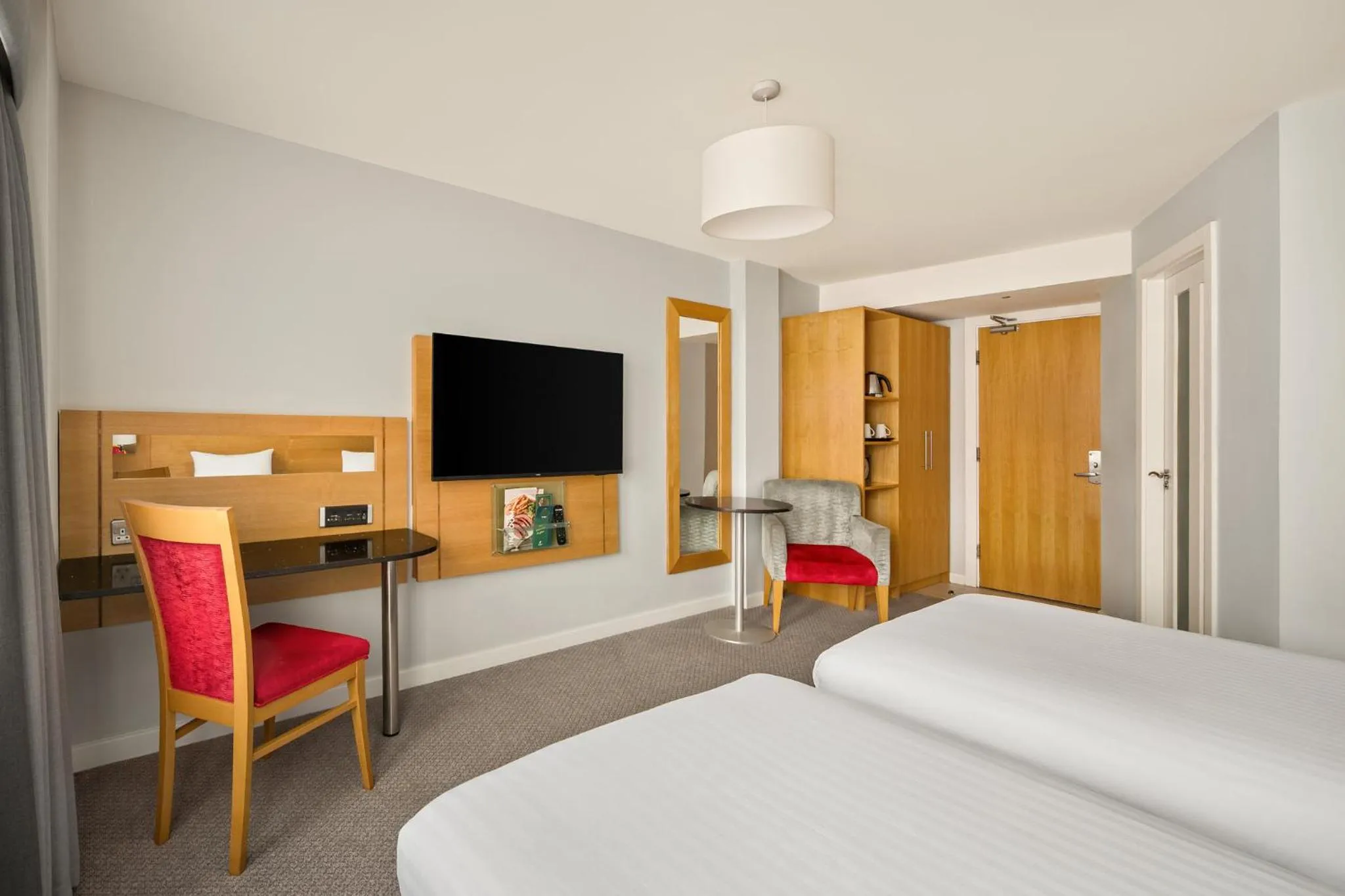 Photo of the whole room, Bed in Holiday Inn Newcastle-Jesmond by IHG