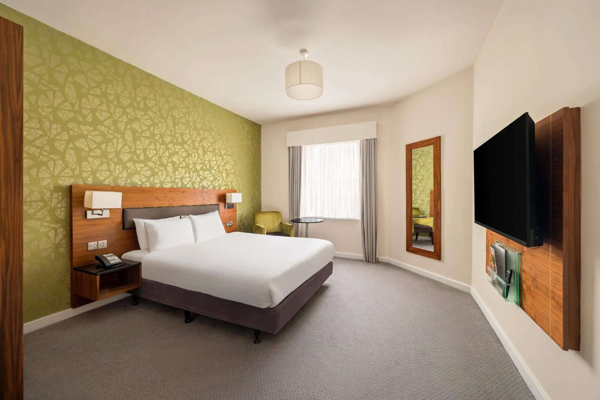 Photo of the whole room, Bed in Holiday Inn Newcastle-Jesmond by IHG