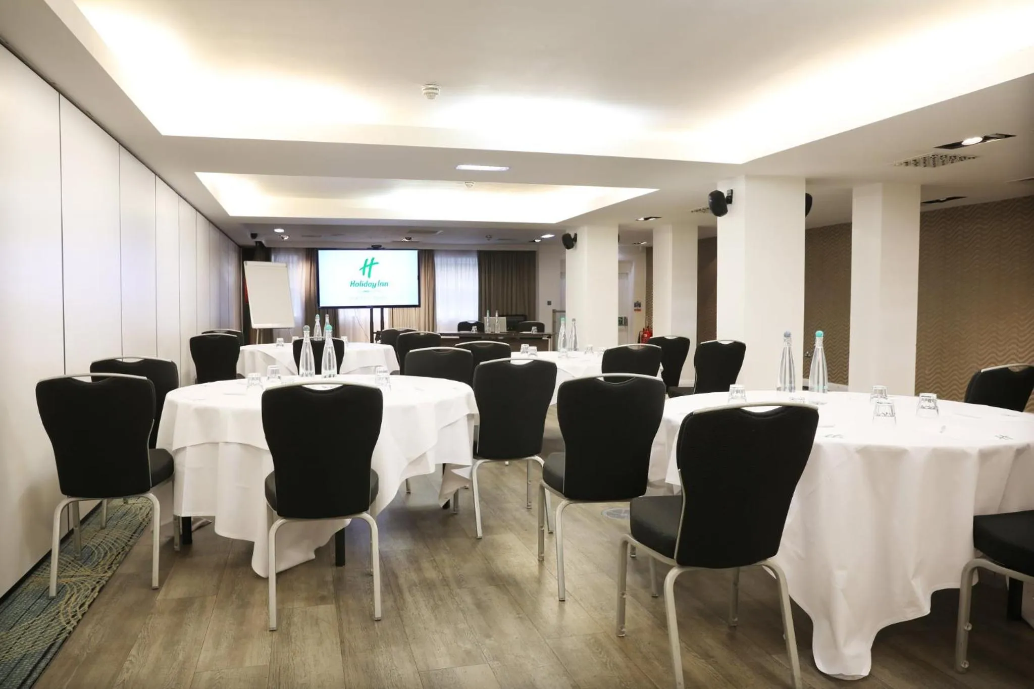 Meeting/conference room in Holiday Inn Newcastle-Jesmond by IHG