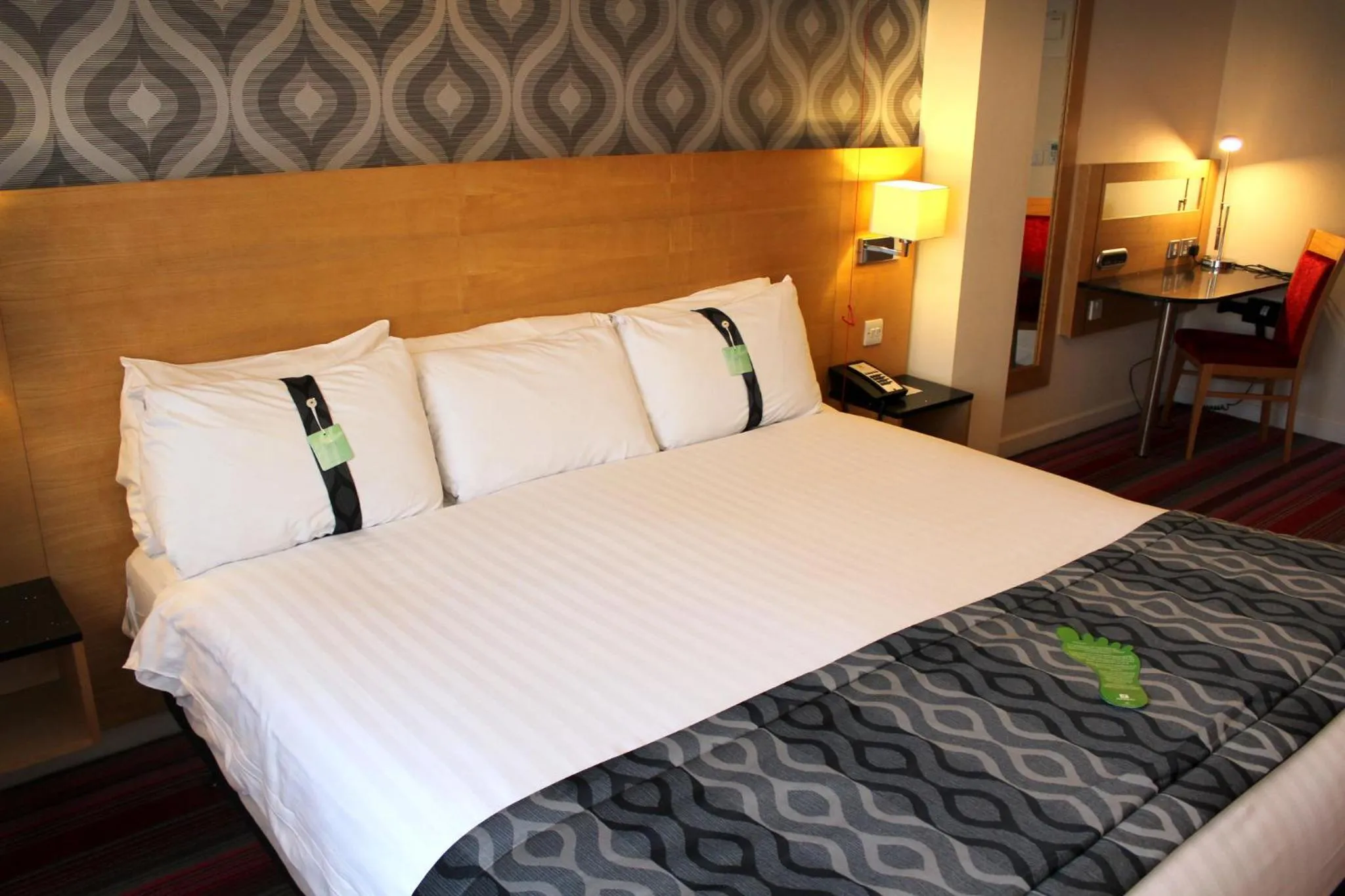 Photo of the whole room, Bed in Holiday Inn Newcastle-Jesmond by IHG