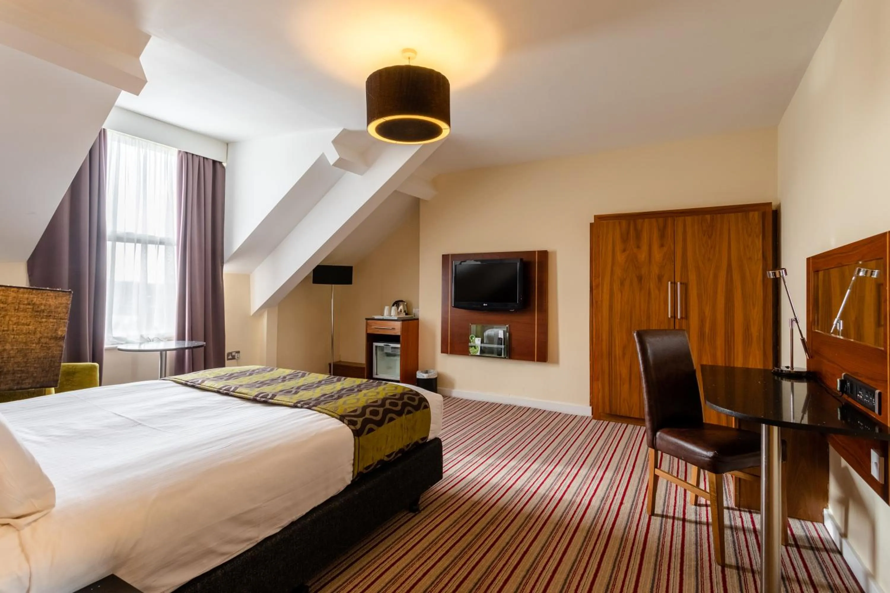 Bed in Holiday Inn Newcastle-Jesmond by IHG