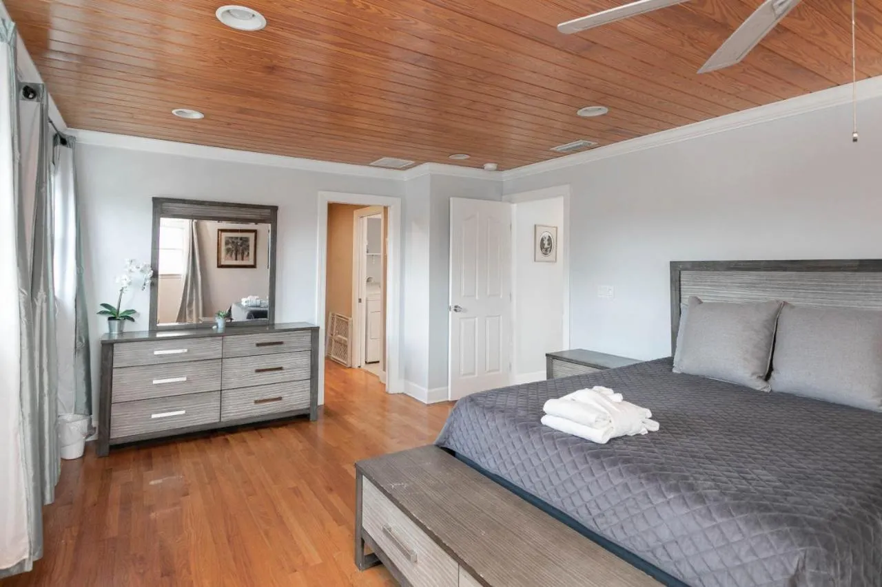 Bed in Sea Glass Cottage - An Oceanfront Experience