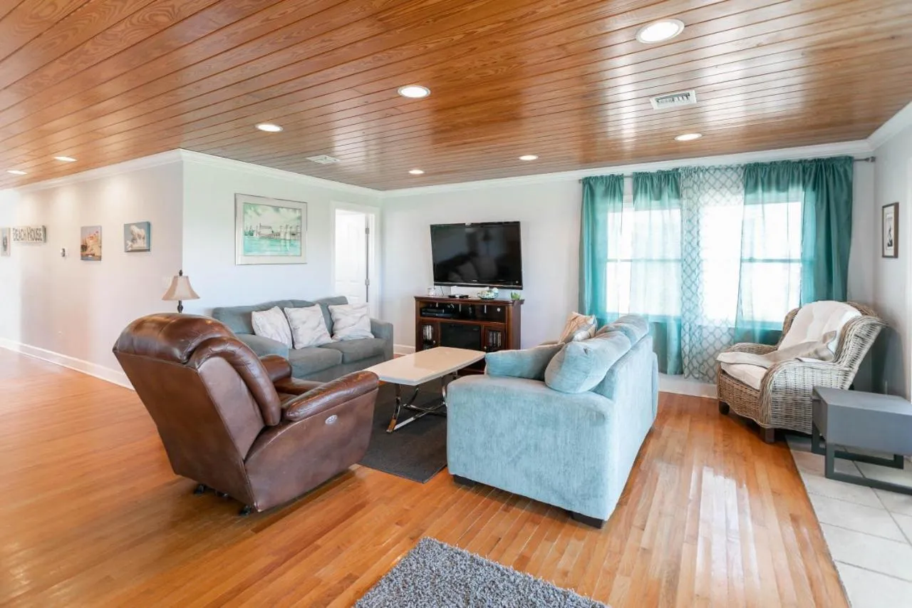 Sea Glass Cottage - An Oceanfront Experience