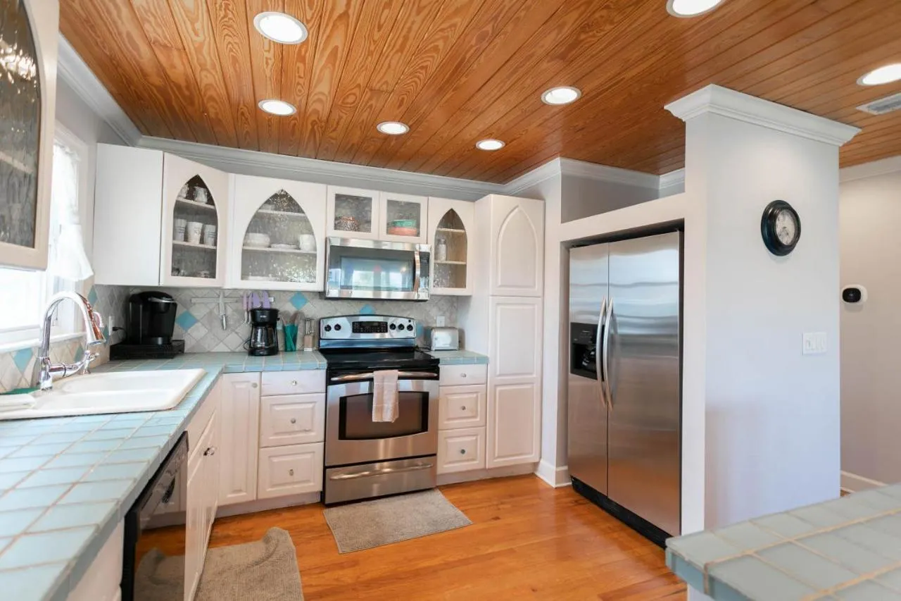 Sea Glass Cottage - An Oceanfront Experience