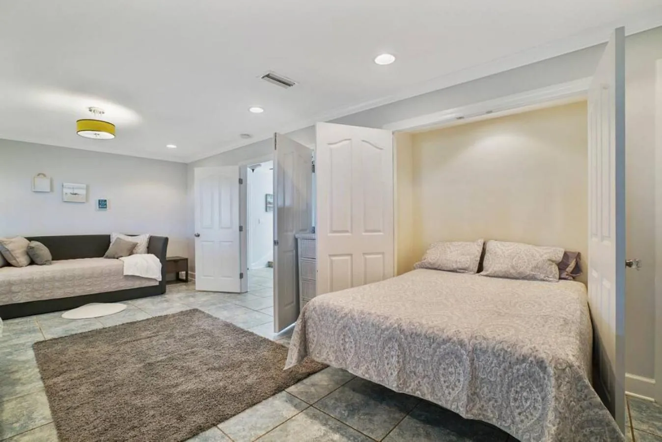 Bed in Sea Glass Cottage - An Oceanfront Experience