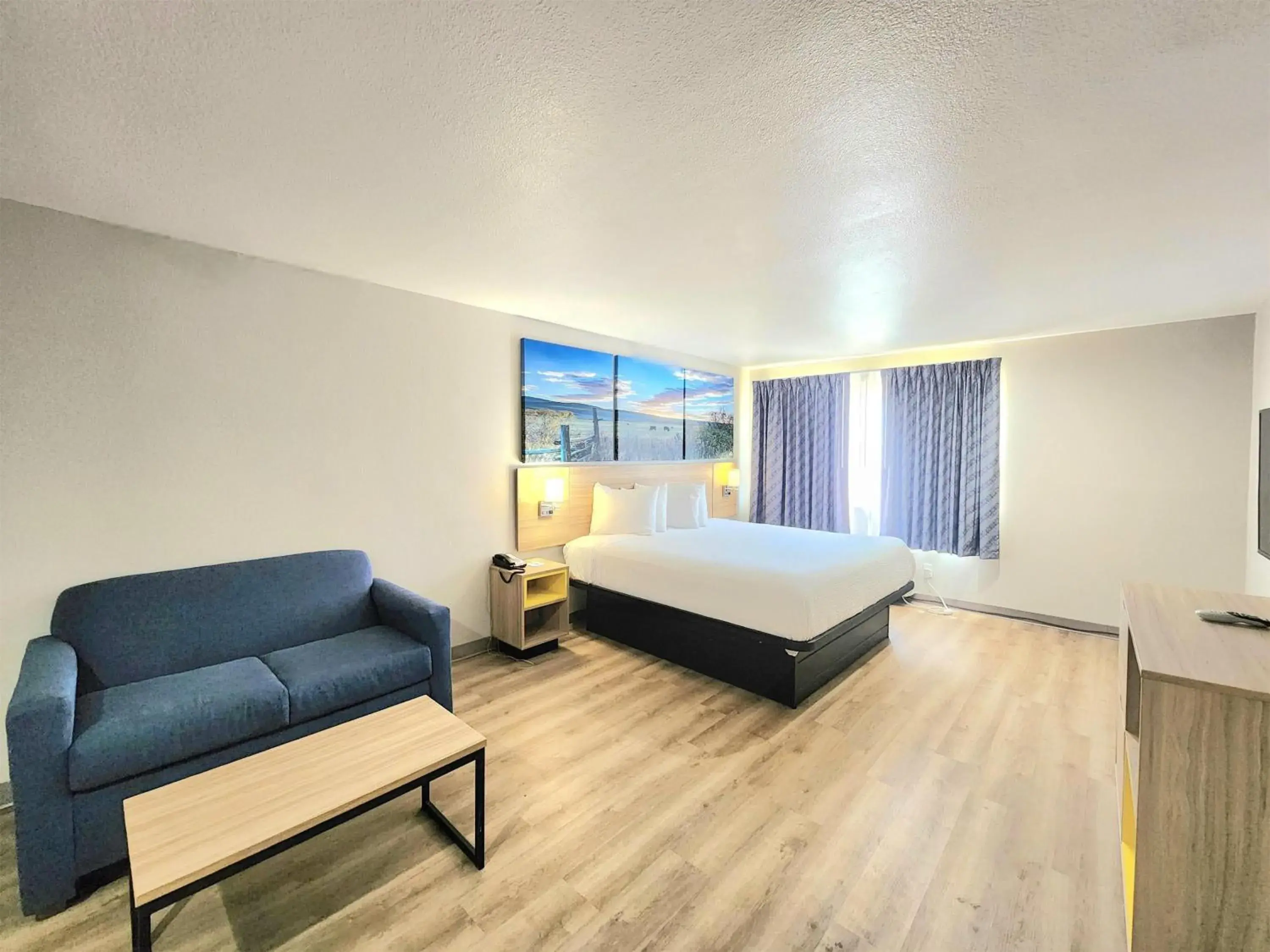 King Room - Non-Smoking in Days Inn & Suites by Wyndham Corpus Christi Central King Room - Non-Smoking in Days Inn & Suites by Wyndham Corpus Christi Central