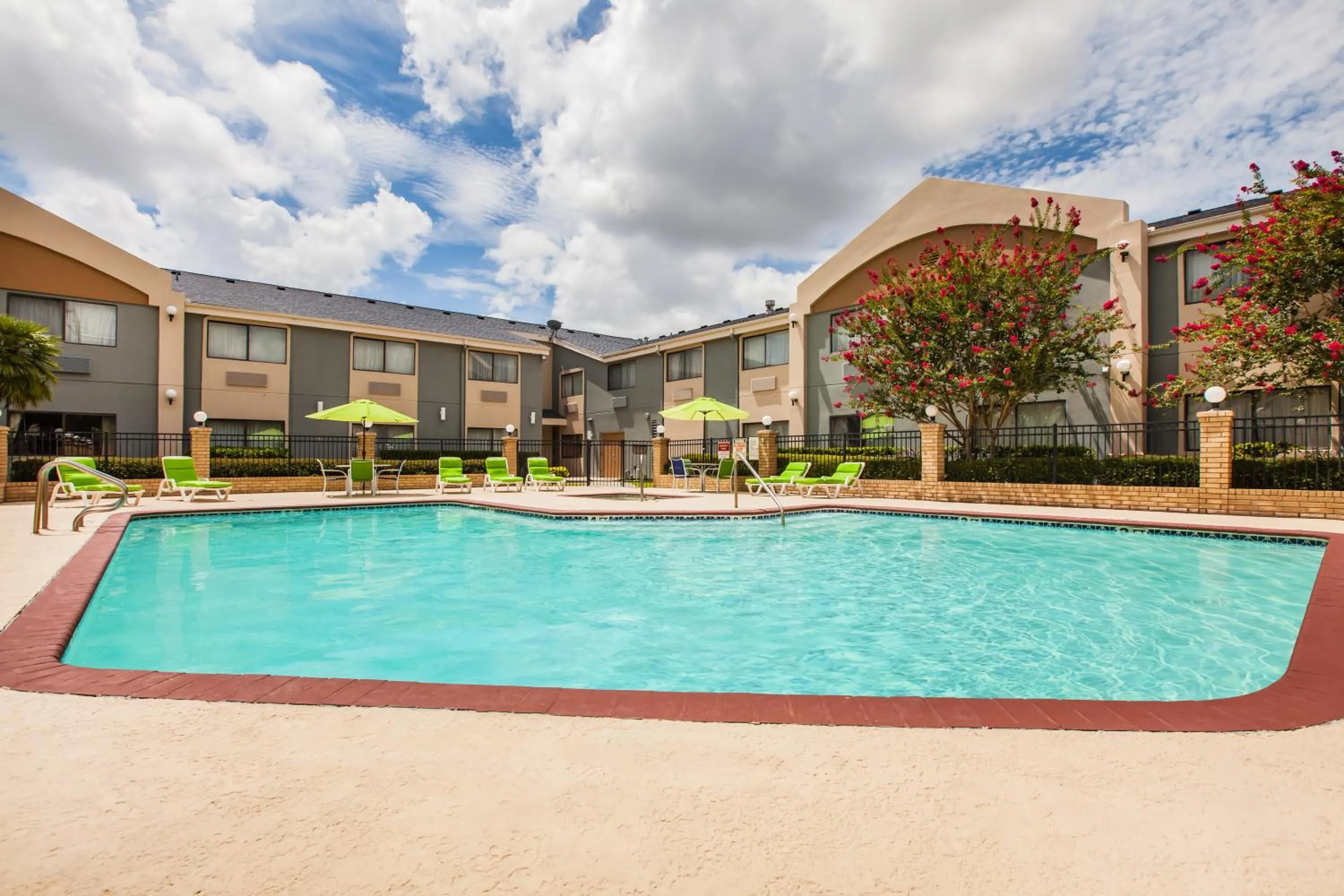 Swimming pool in Days Inn & Suites by Wyndham Corpus Christi Central