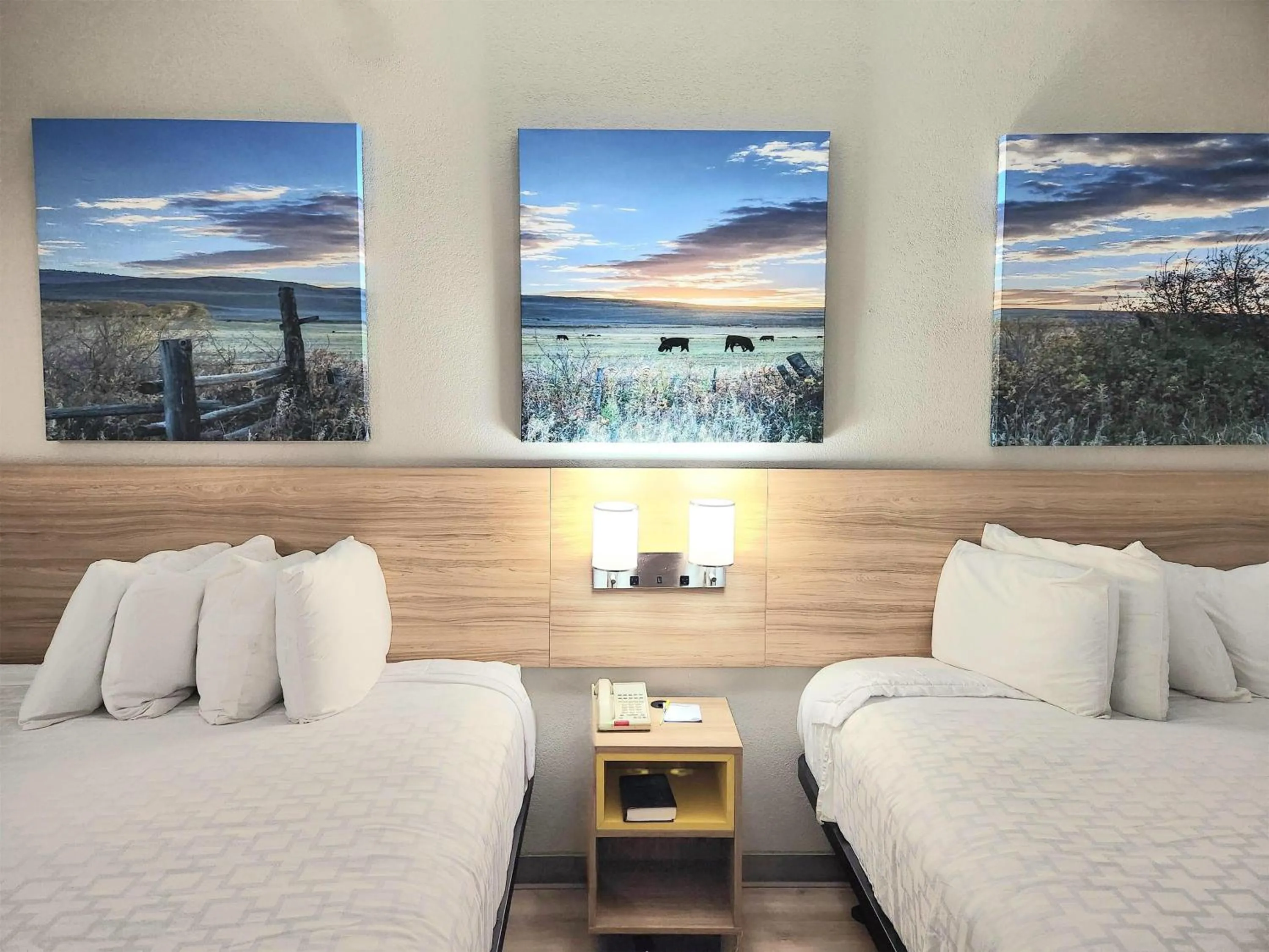 Photo of the whole room, Bed in Days Inn & Suites by Wyndham Corpus Christi Central