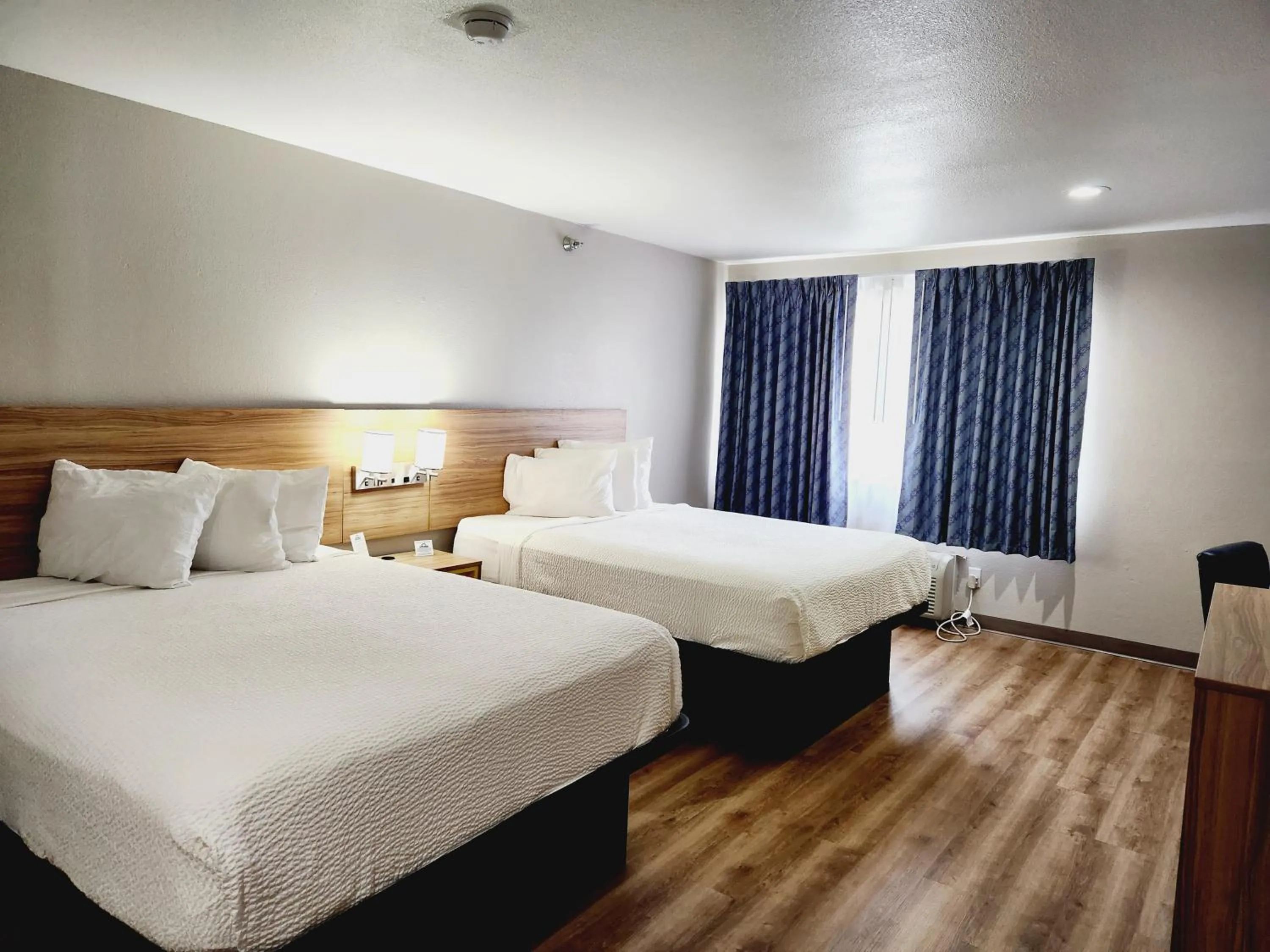 Bed in Days Inn & Suites by Wyndham Corpus Christi Central