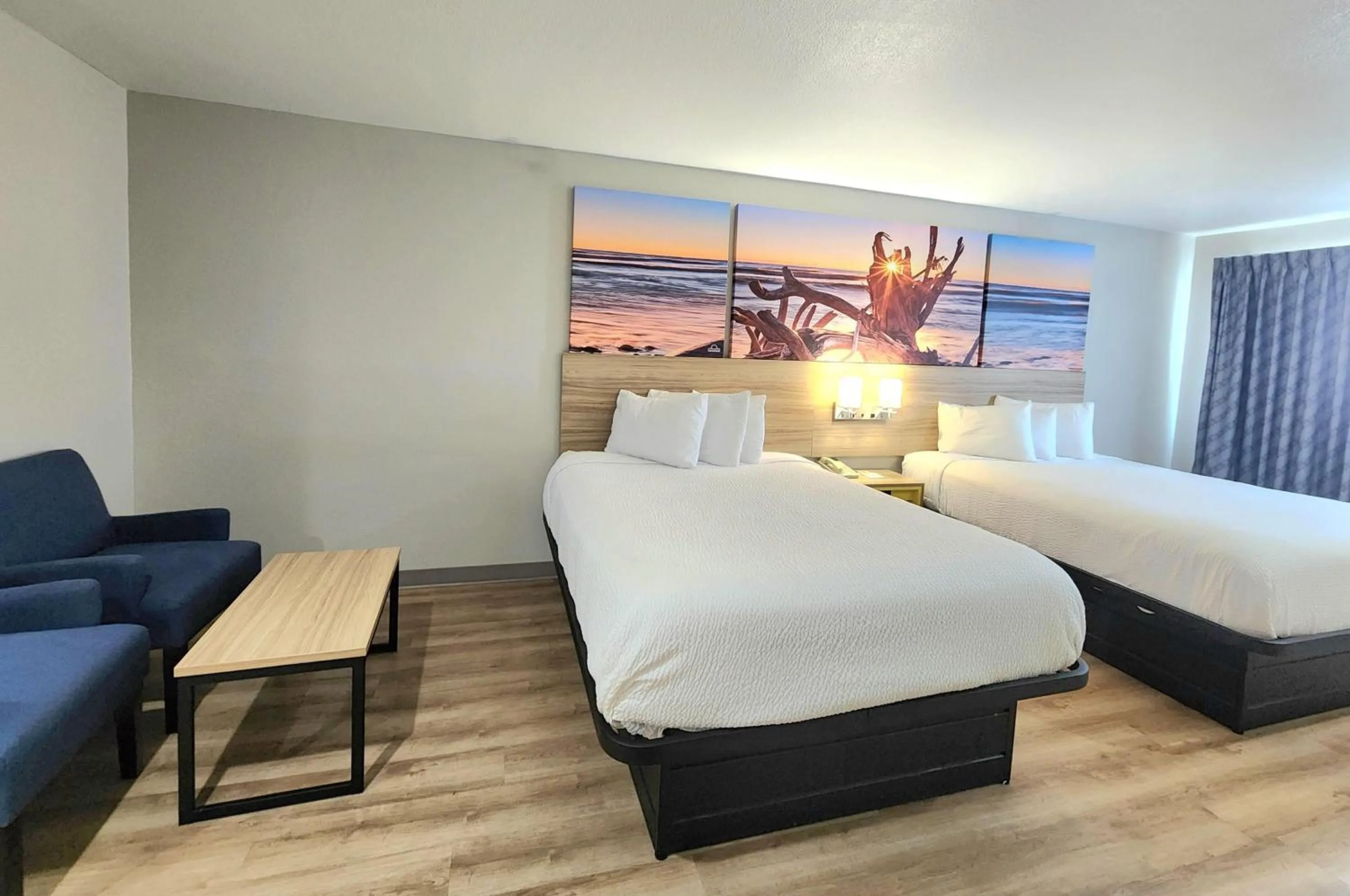 Photo of the whole room, Bed in Days Inn & Suites by Wyndham Corpus Christi Central