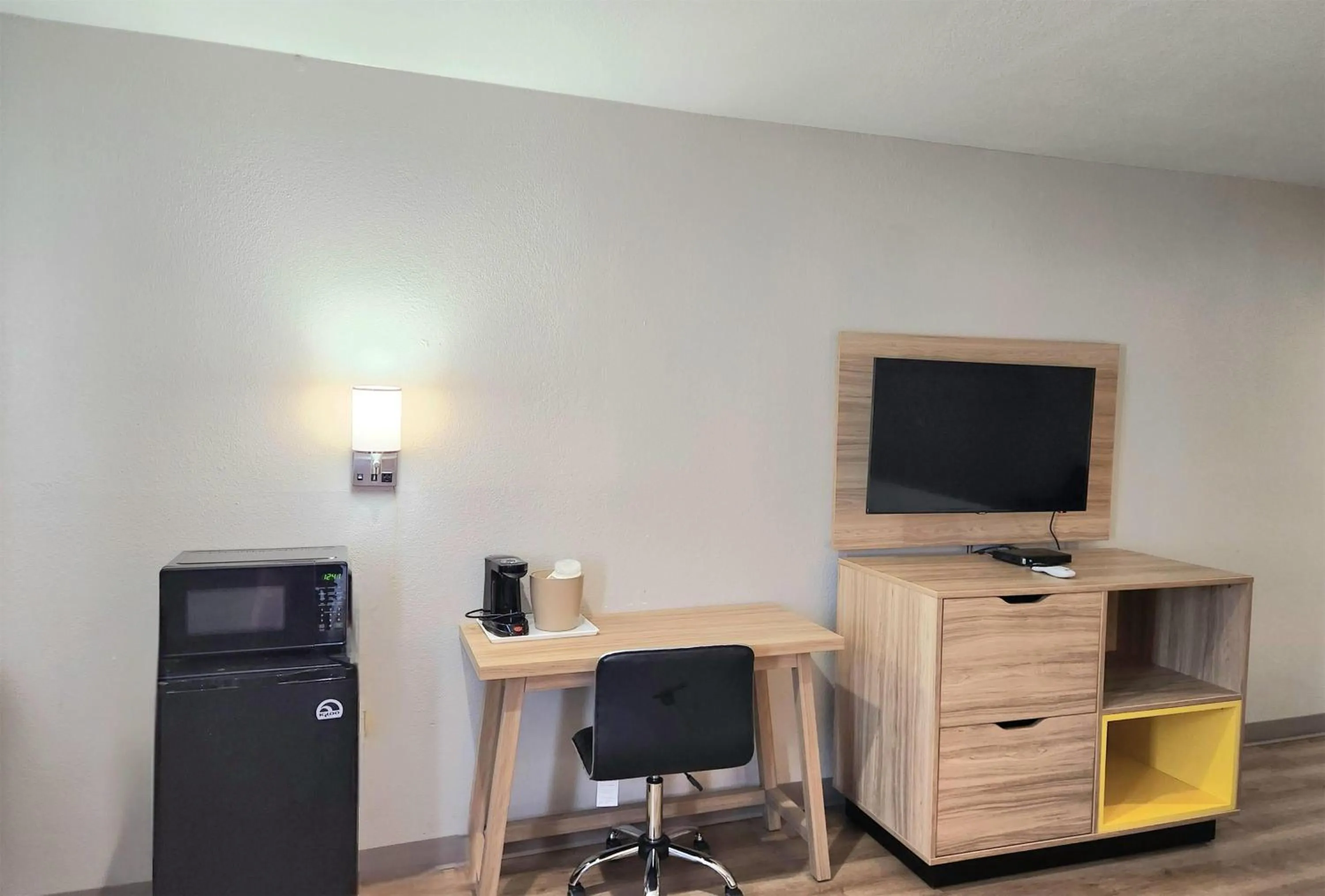 Photo of the whole room in Days Inn & Suites by Wyndham Corpus Christi Central