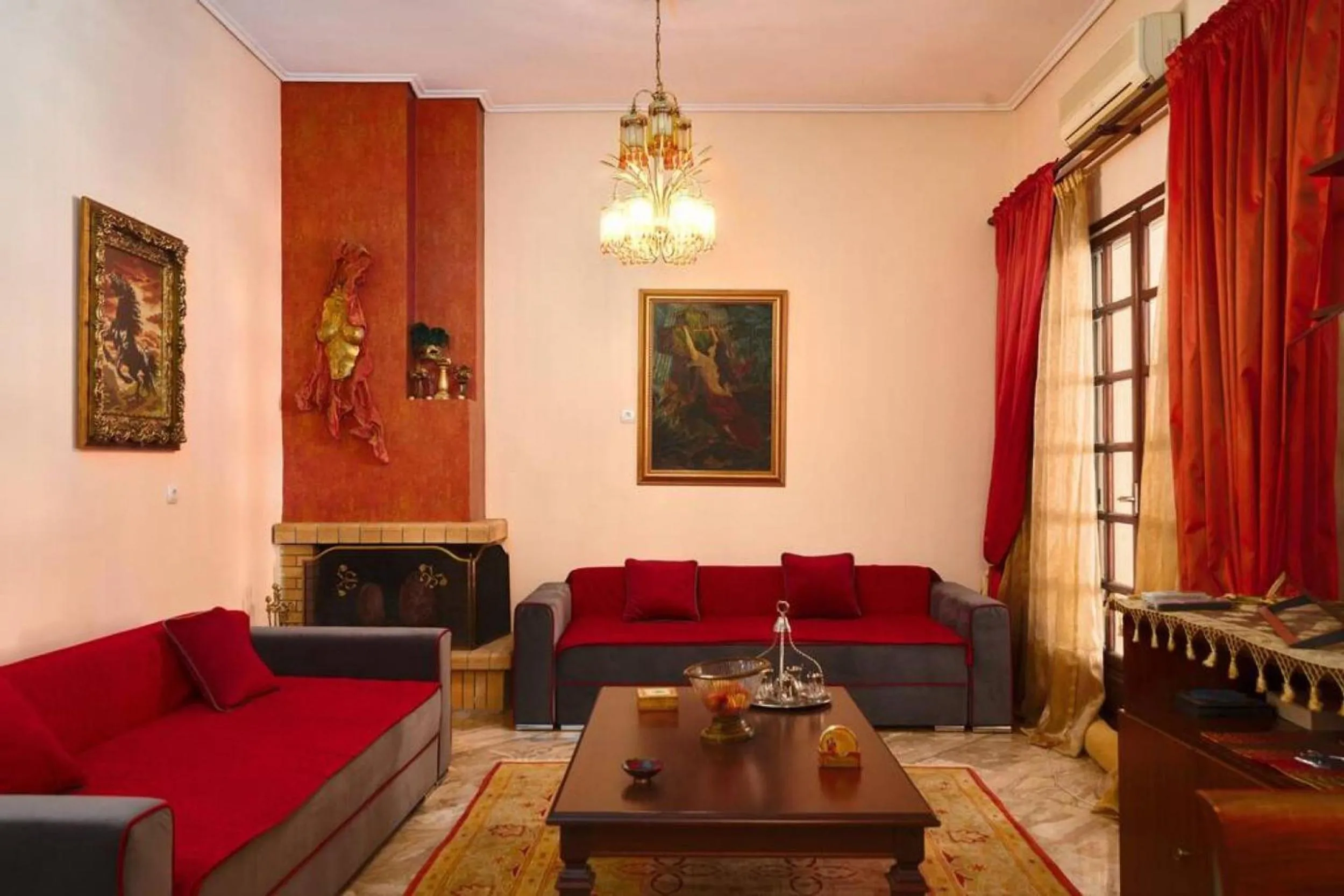 Spacious central apartment wh free parking spaces