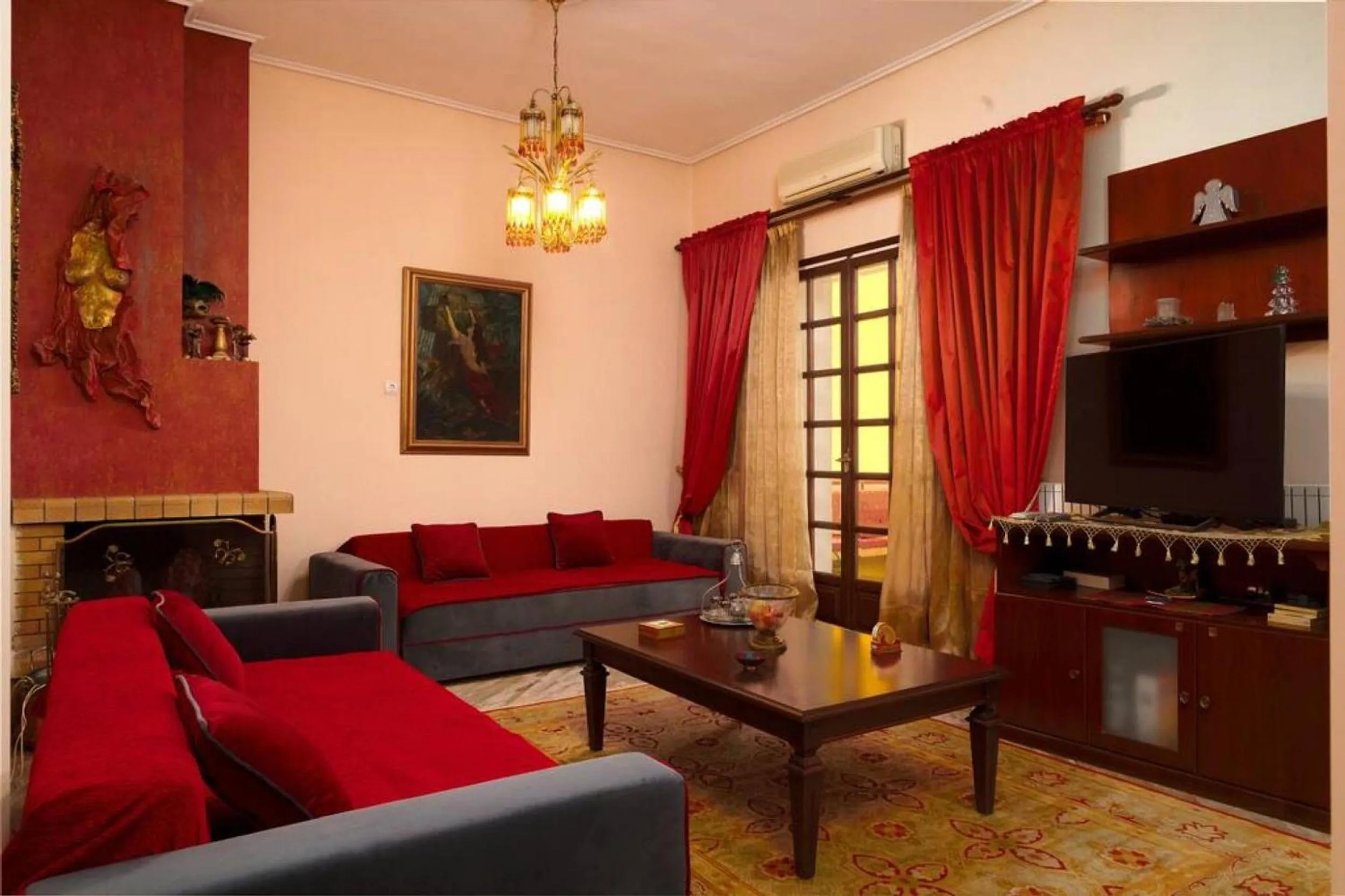Spacious central apartment wh free parking spaces