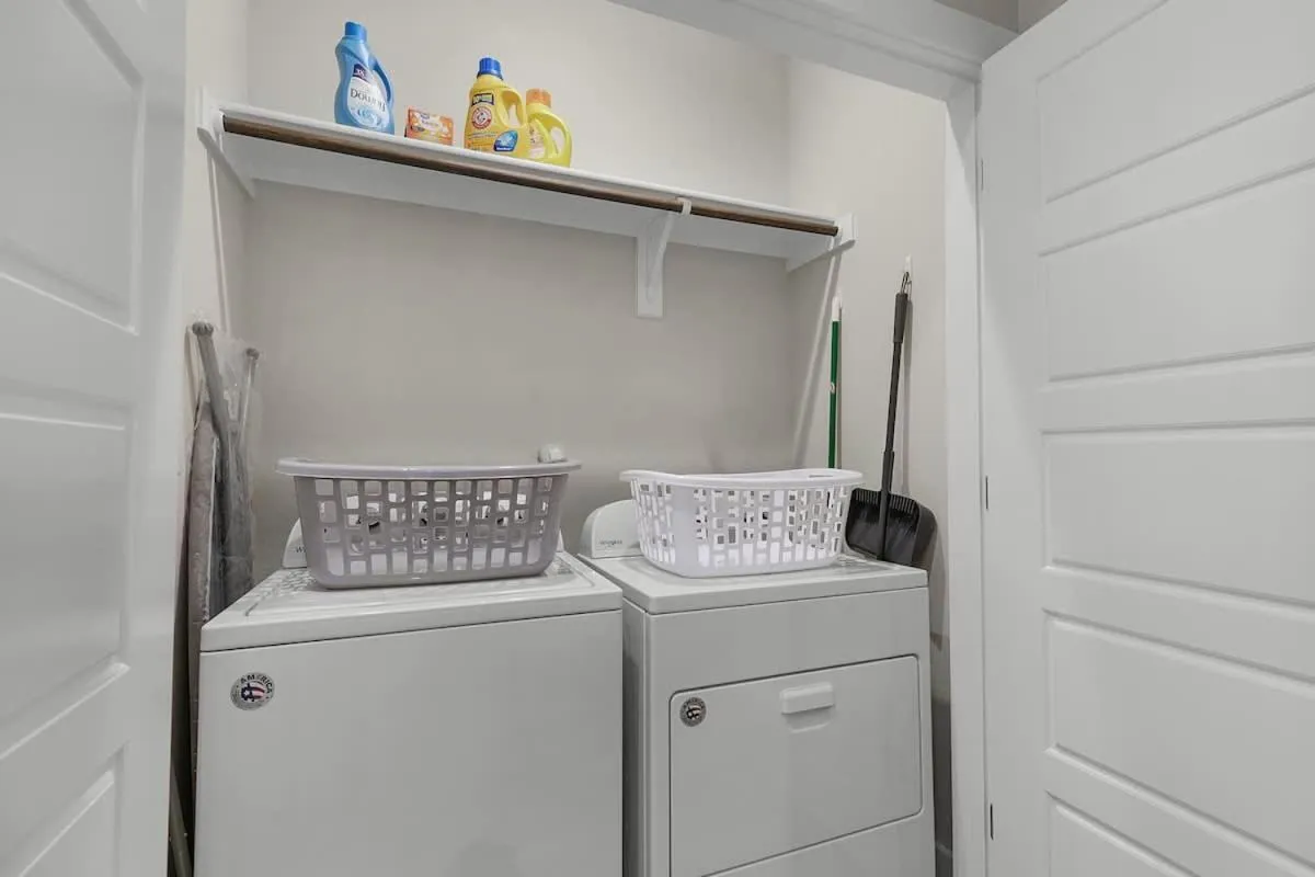 laundry in Pristine 3-bedroom Home Near Canyon Lake!