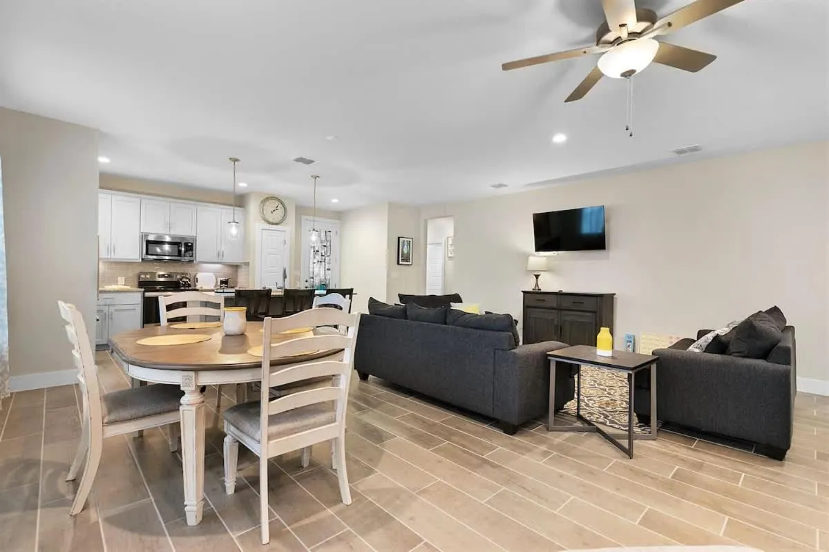 Living room in Pristine 3-bedroom Home Near Canyon Lake!