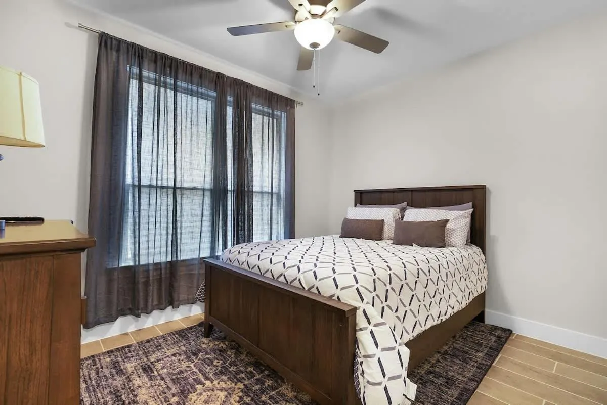 Bed in Pristine 3-bedroom Home Near Canyon Lake!