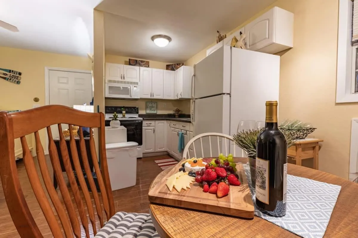 Kitchen or kitchenette in Red Bird Cabin Studio Retreat