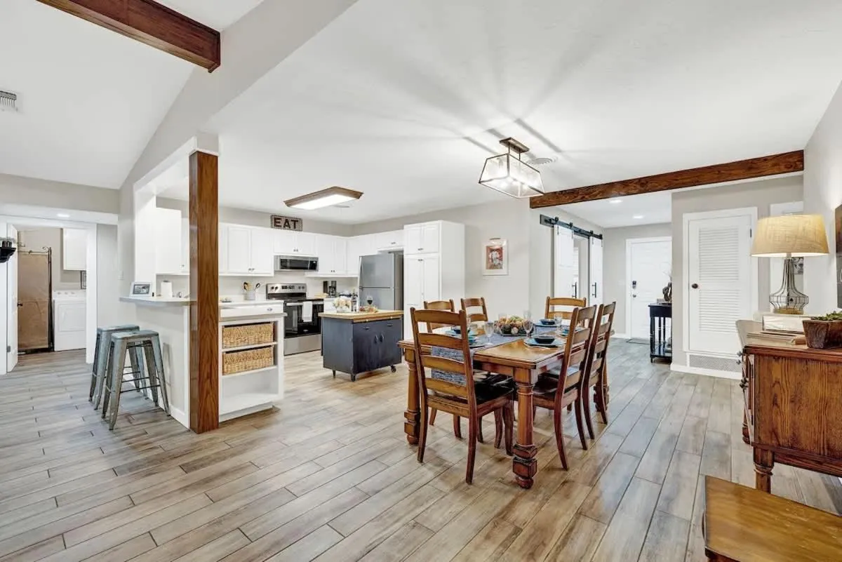 Coffee/tea facilities in The Billie Goat Haus - Hot Tub -Steps to Main St!