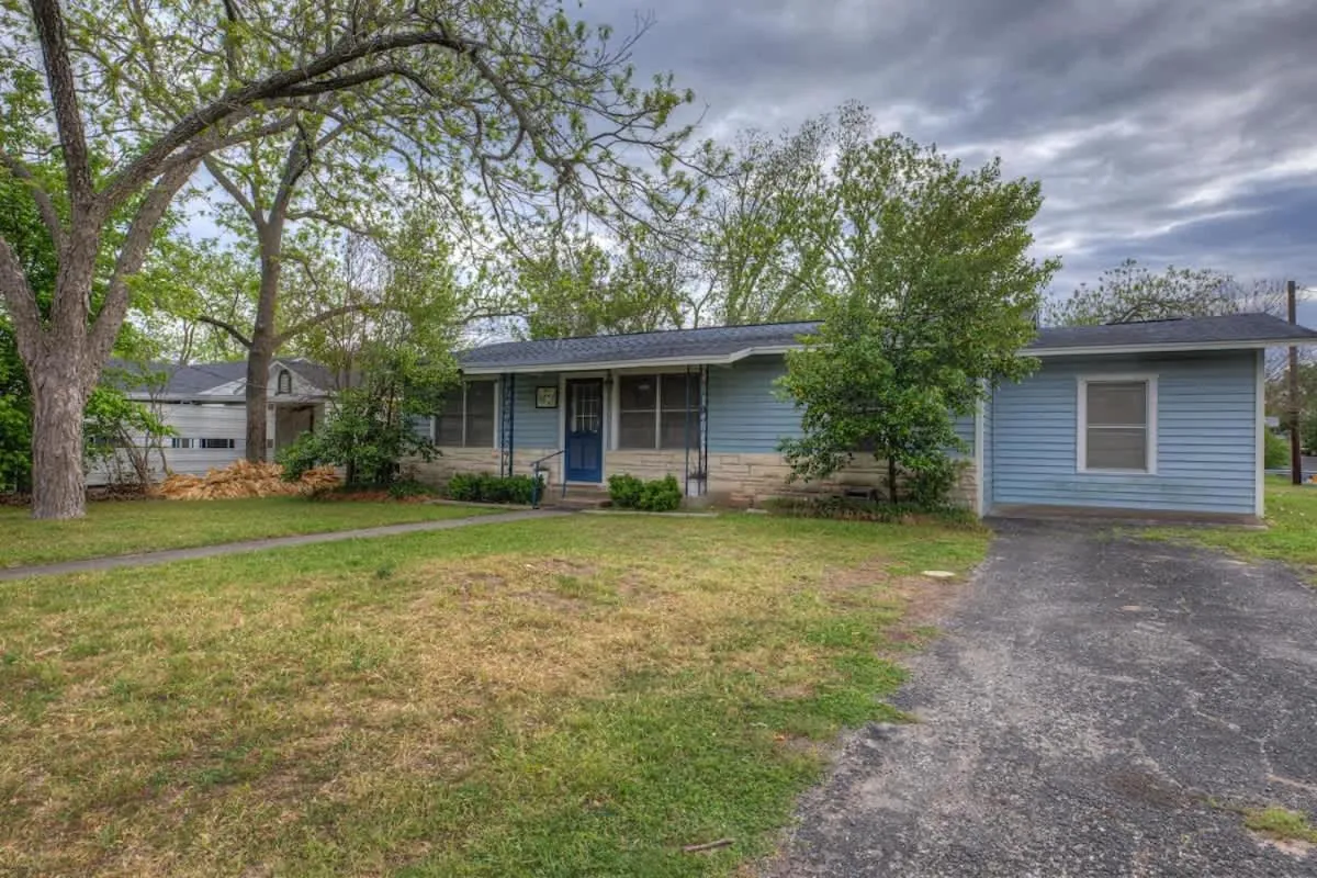 Property building in Gorgeous Bluebonnet House with Deck and Fire Pit
