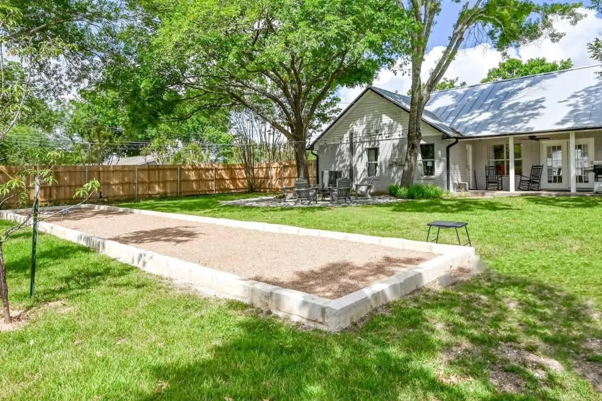 Property building in Luxury Haus - GREAT Backyard, Firepit, Bocce Ball!