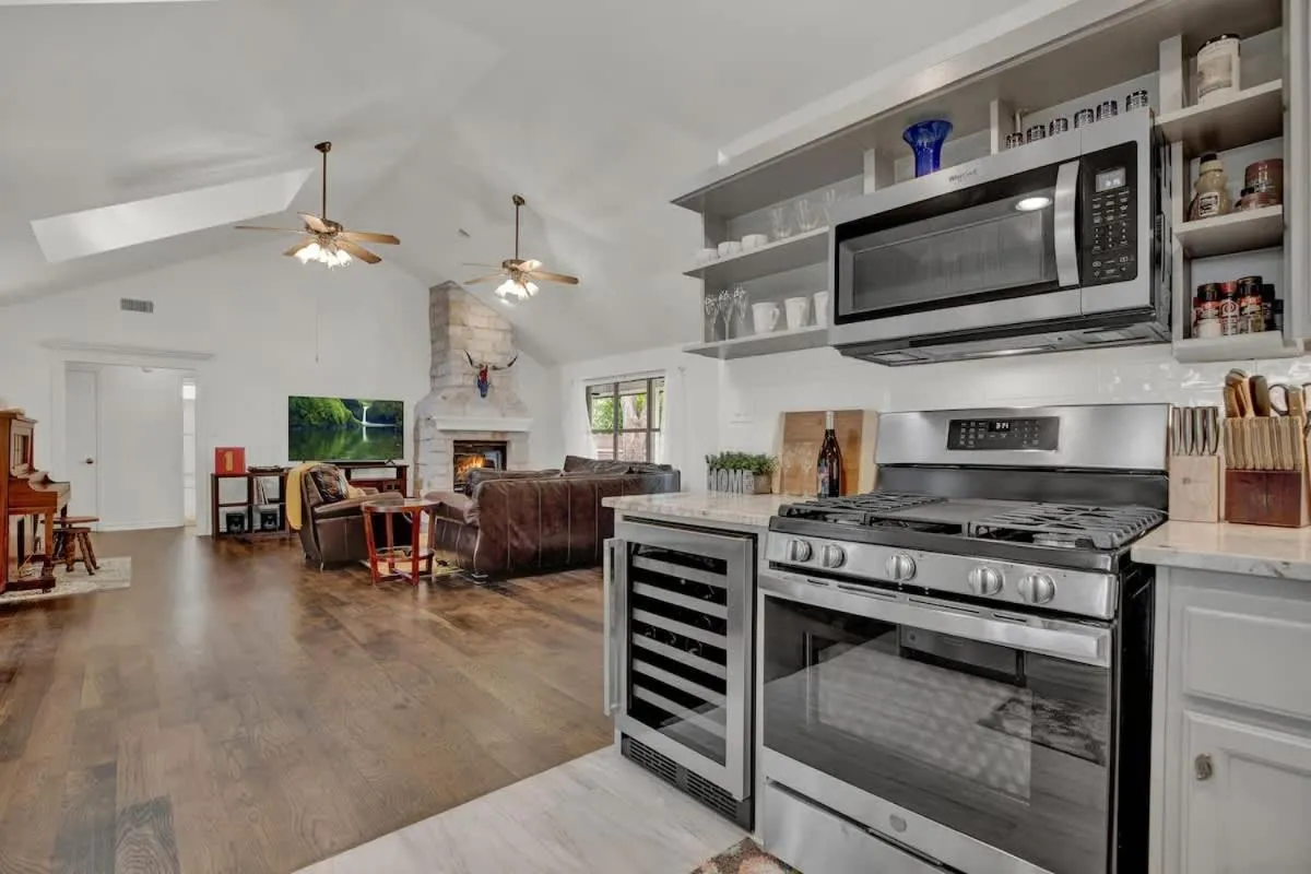 TV and multimedia in Luxury Haus - GREAT Backyard, Firepit, Bocce Ball!