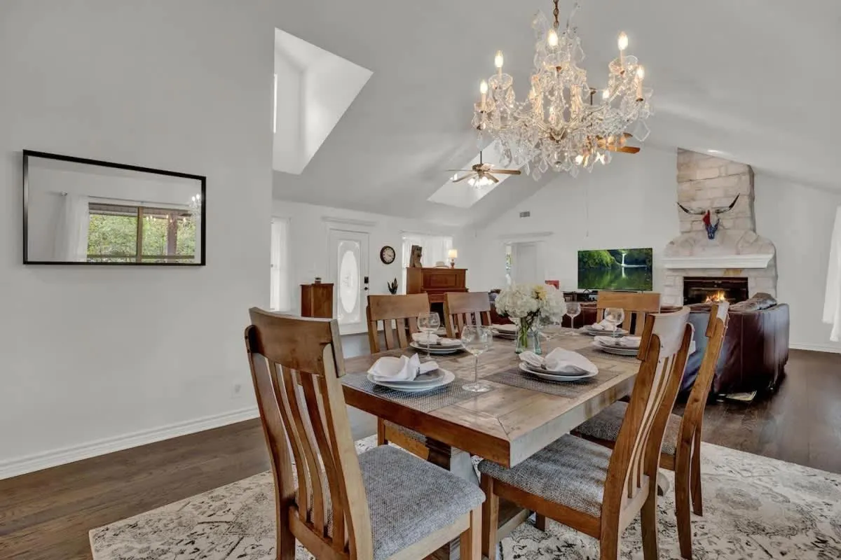 TV and multimedia in Luxury Haus - GREAT Backyard, Firepit, Bocce Ball!