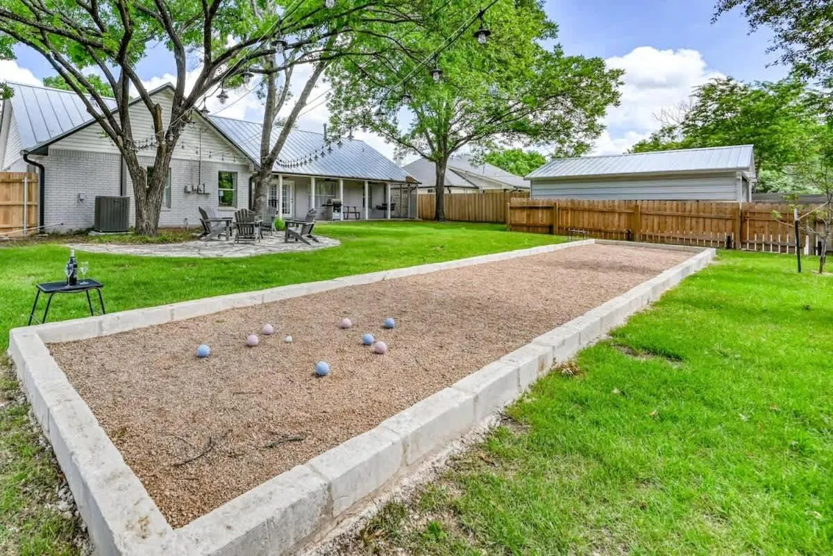 Property building in Luxury Haus - GREAT Backyard, Firepit, Bocce Ball!